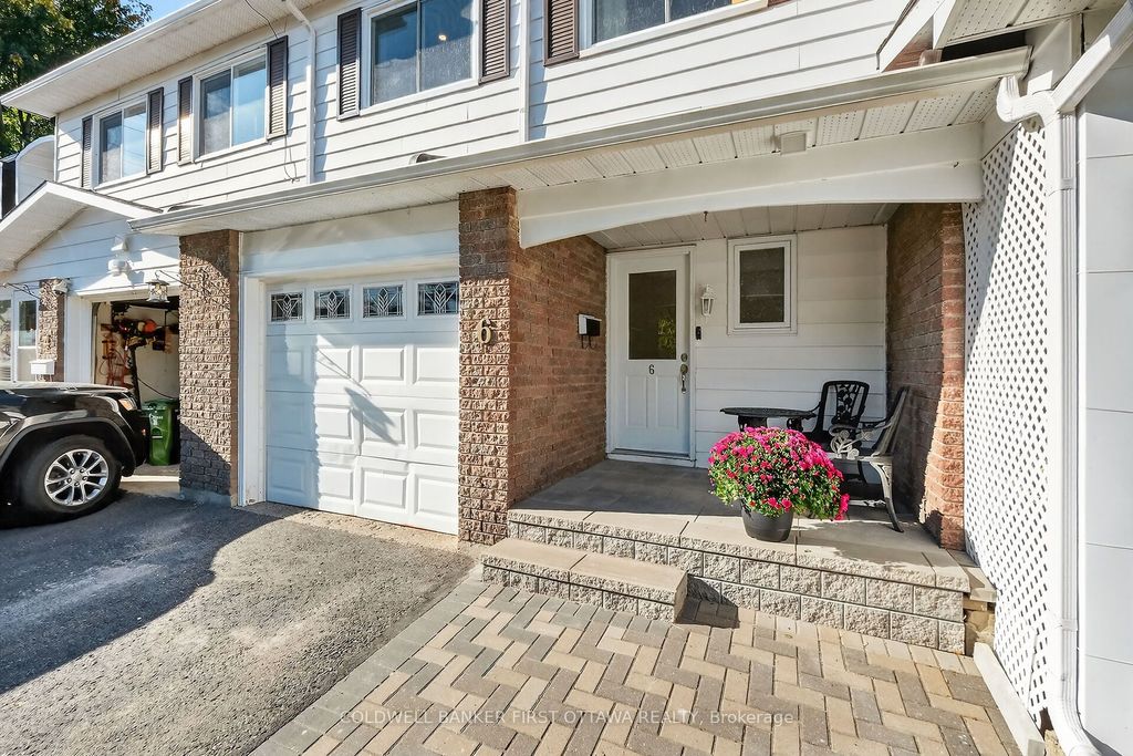 Photo of 6 Pennington Lane, Blackburn Hamlet, ON K1B 4X7 (MLS # X12443132)