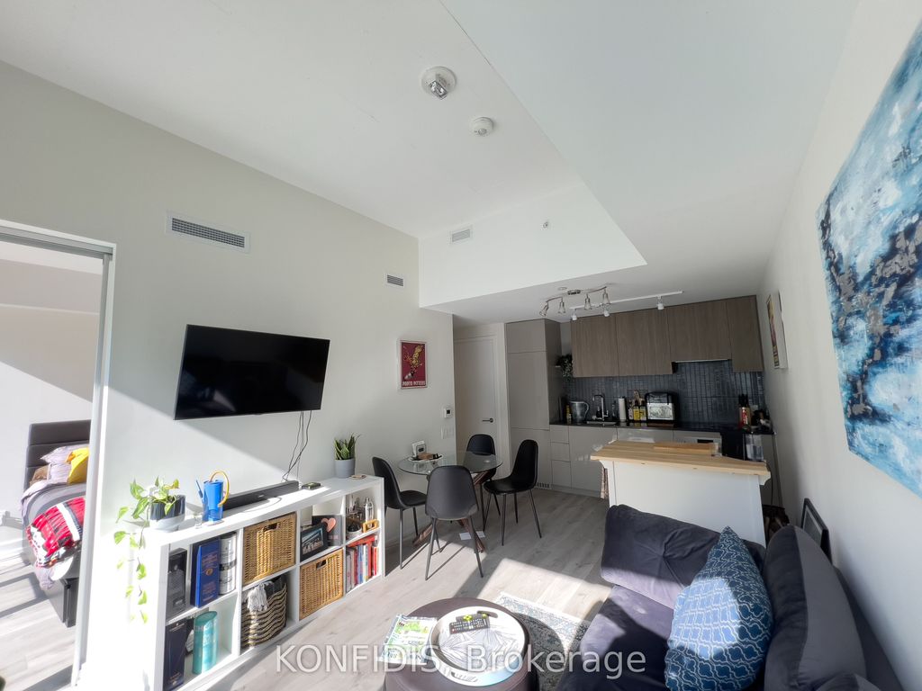 Photo of 161 Roehampton Avenue #732, Toronto, ON M4P 0C8 (MLS # C12752094)