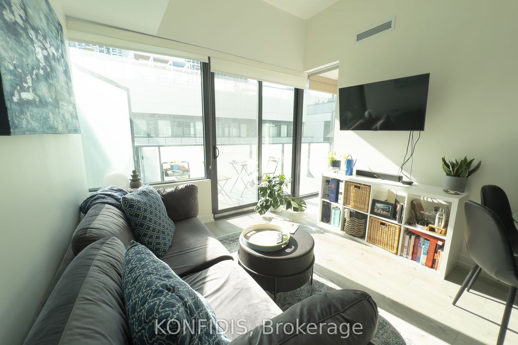 Photo of 161 Roehampton Avenue #732, Toronto, ON M4P 0C8 (MLS # C12752094)