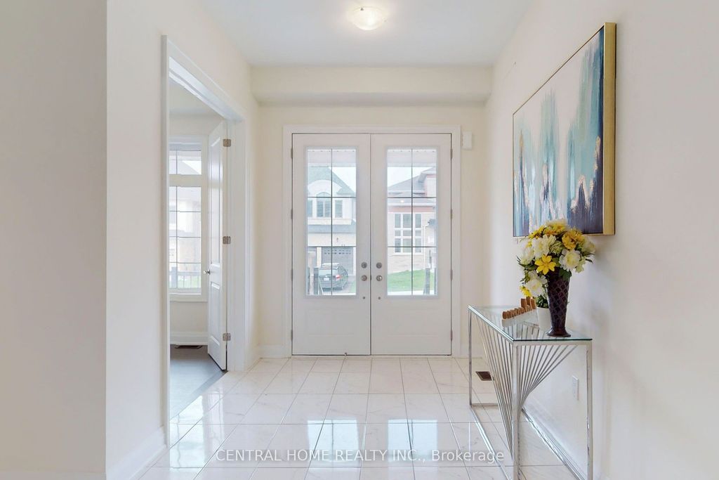 Photo of 27 Upbound Court, East Gwillimbury, ON L9N 0E5 (MLS # N12980706)