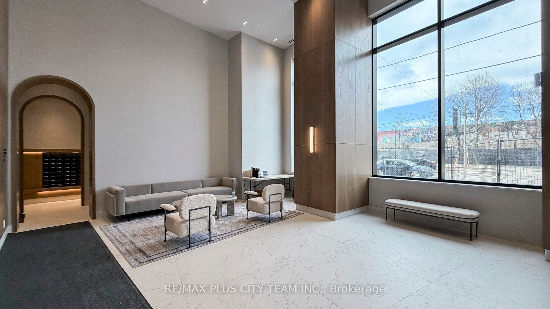 1185 Dupont Street 2211