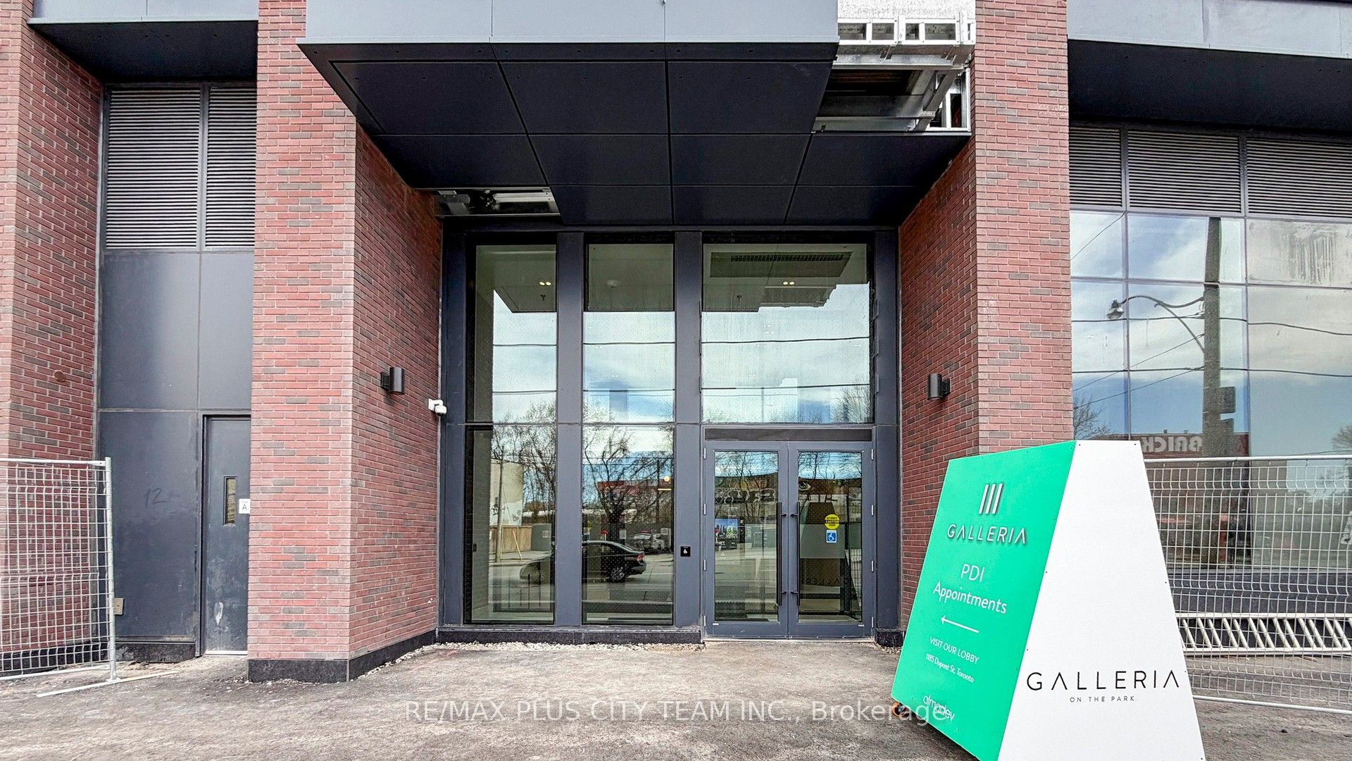 1185 Dupont Street 2211