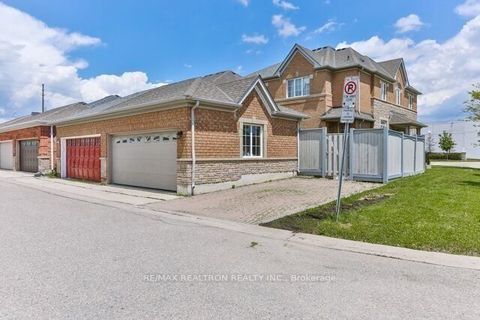 20 Forest Run Boulevard Vaughan ON L4K 5J8