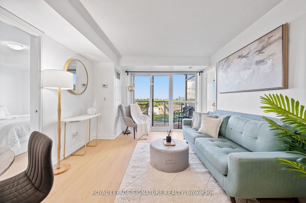 Photo of 181 Village Green Square #921, Toronto, ON M1S 0K6 (MLS # E12545006)