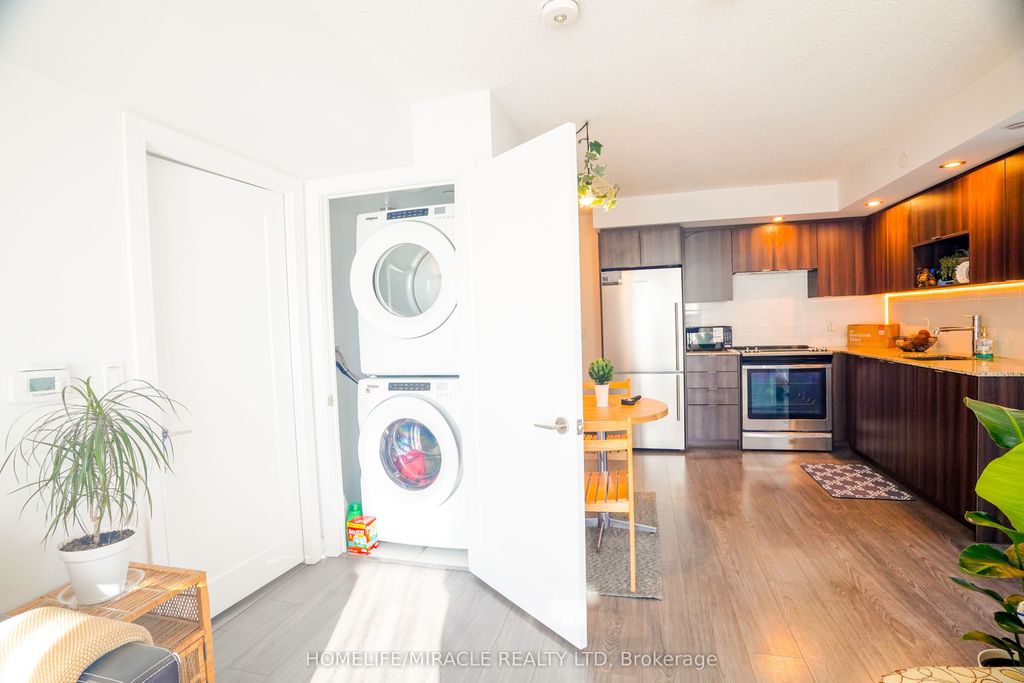Photo of 225 Village Green Square #1708, Toronto, ON M1S 0N4 (MLS # E12834176)