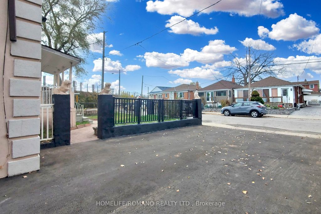 Photo of 66 Mahoney Avenue, Toronto, ON M6M 2H4 (MLS # W12297937)