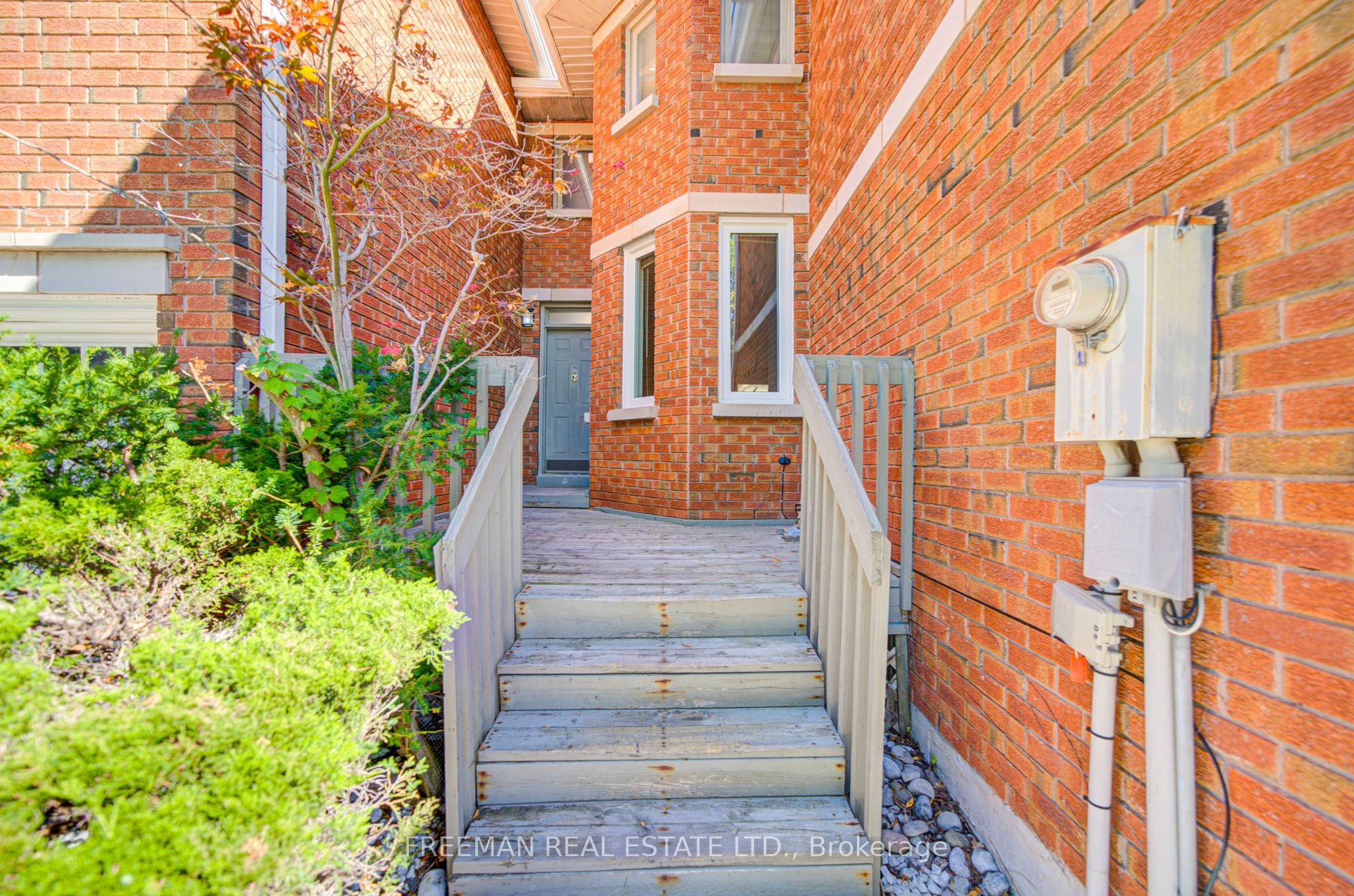 107 Brownstone Circle