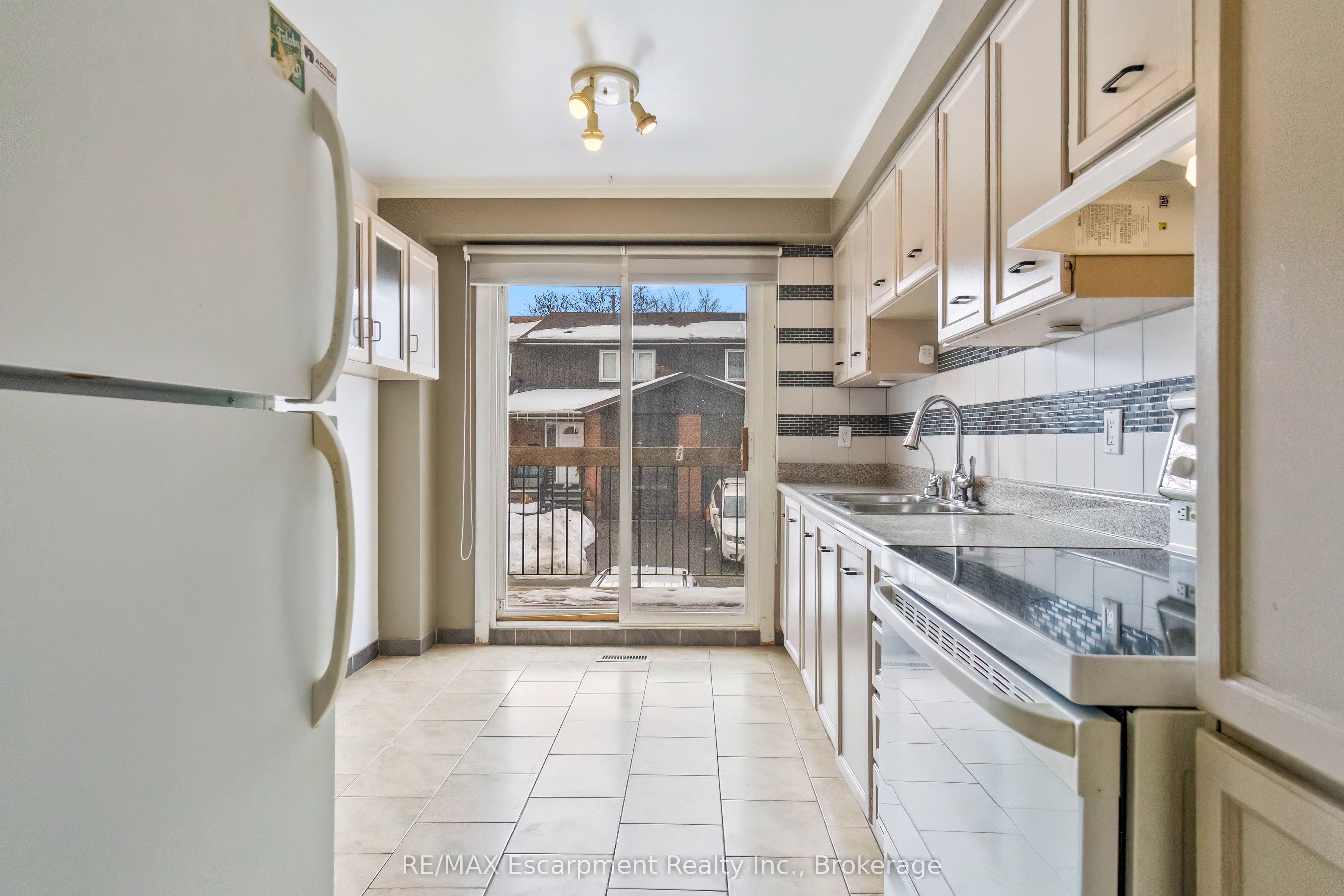 750 Burnhamthorpe Road E 25