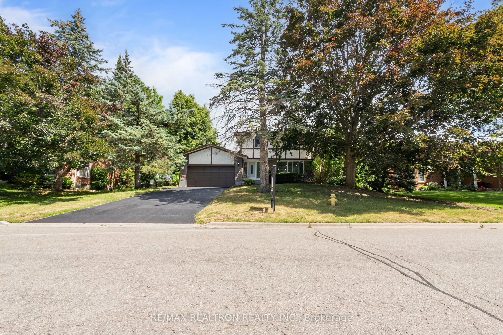 228 Sherwood Court E