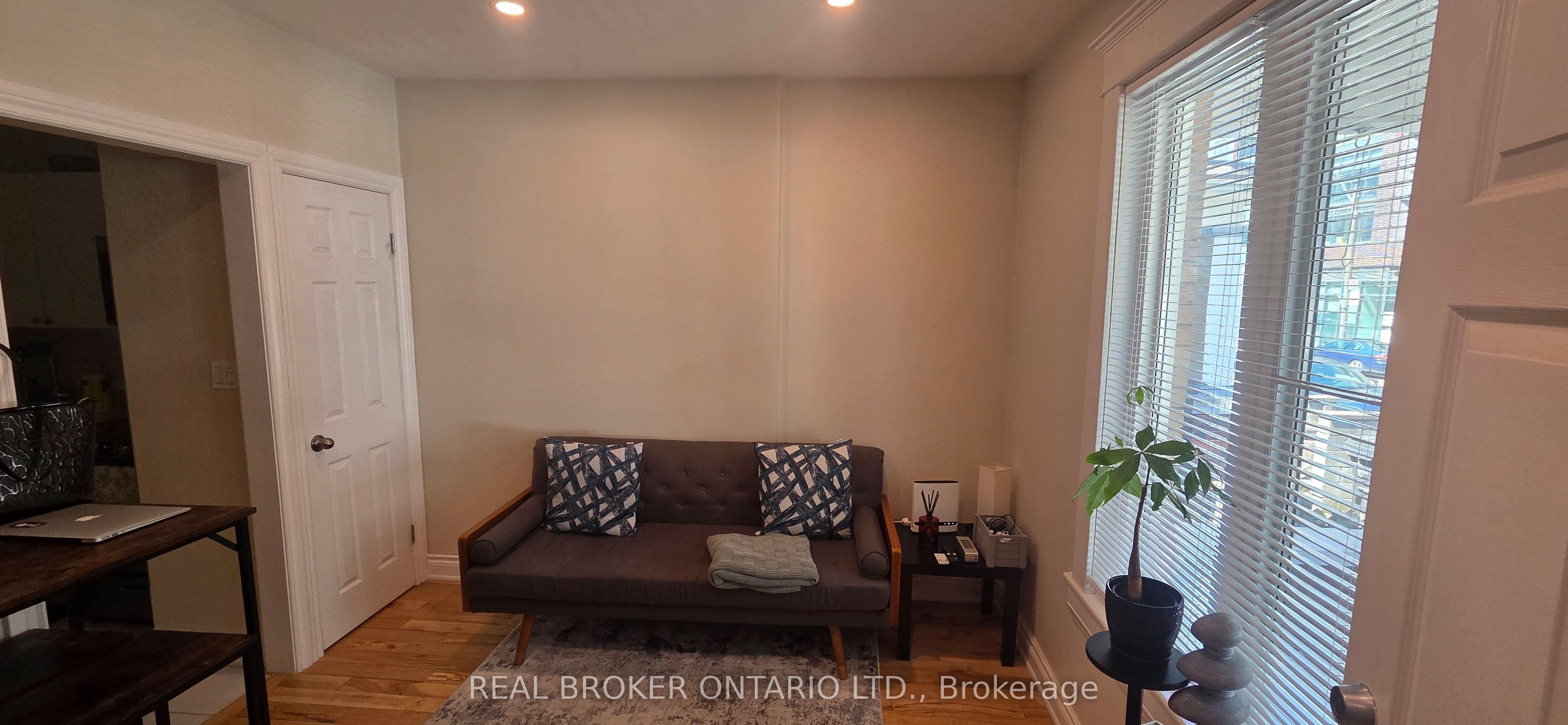 17 Howard Park Avenue