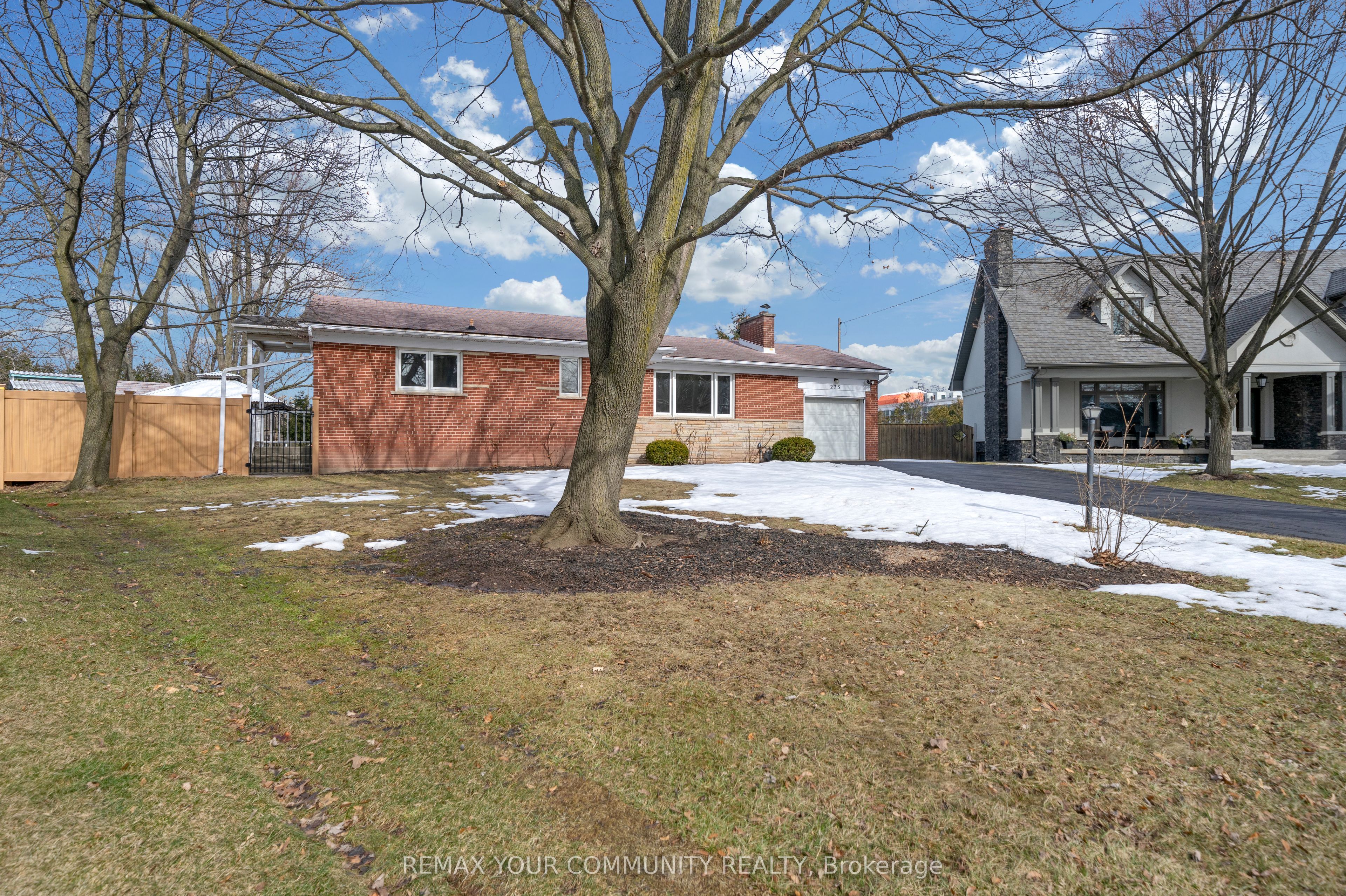 275 Tweedsdale Crescent