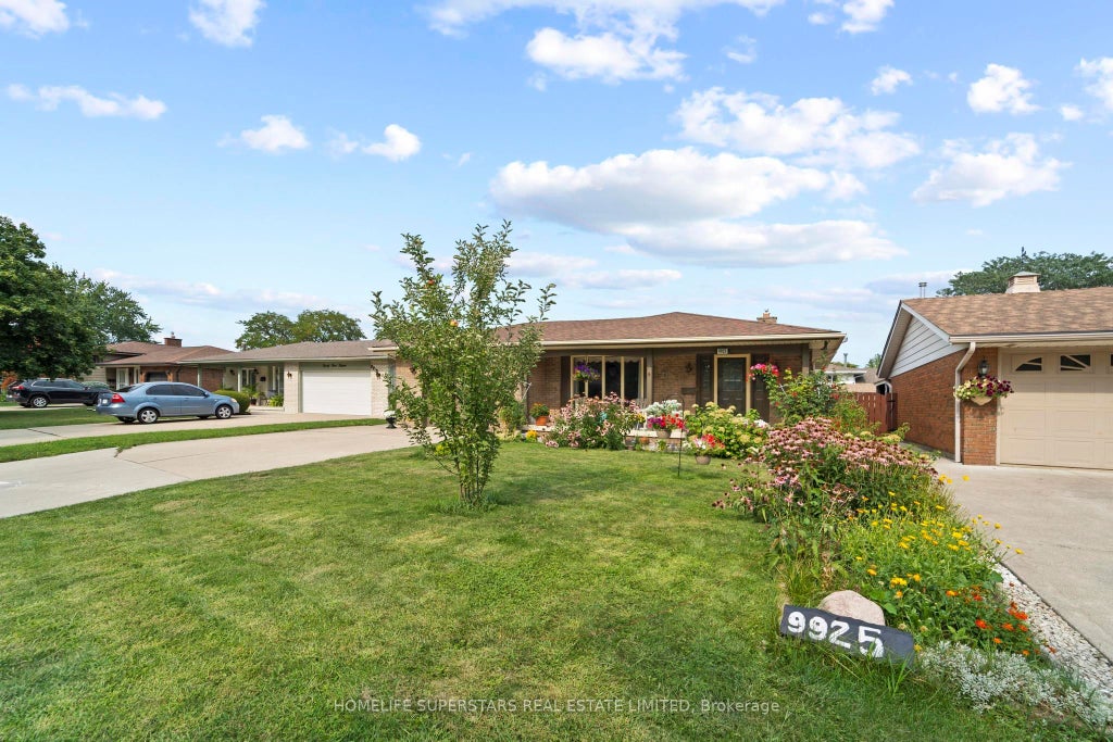 Photo of 9925 Holly Crescent, Windsor, ON N8R 1Y6 (MLS # X13676972)