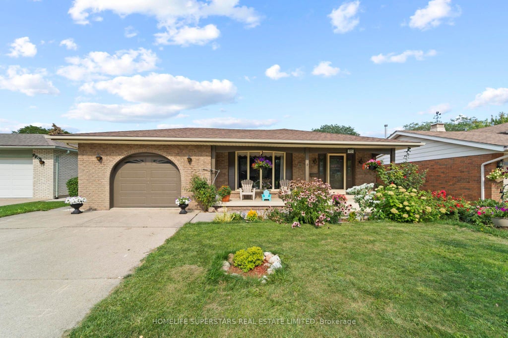 Photo of 9925 Holly Crescent, Windsor, ON N8R 1Y6 (MLS # X13676972)
