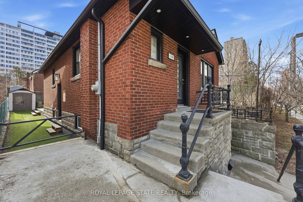 Photo of 129 Jackson Street W, Hamilton, ON L8P 1L8 (MLS # X12926072)