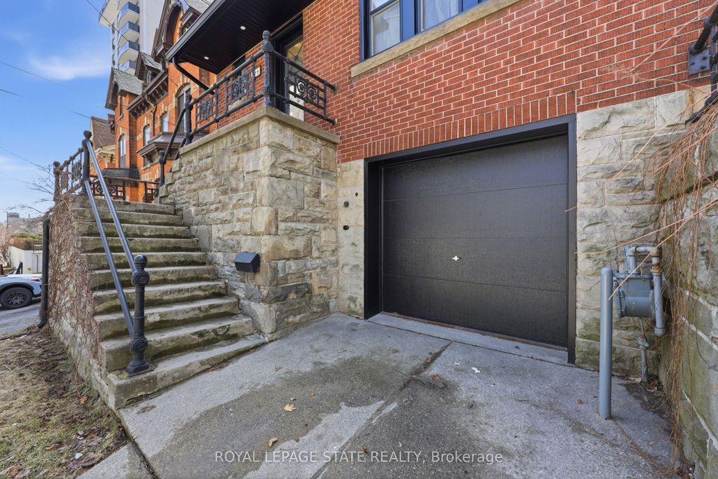 Photo of 129 Jackson Street W, Hamilton, ON L8P 1L8 (MLS # X12926072)