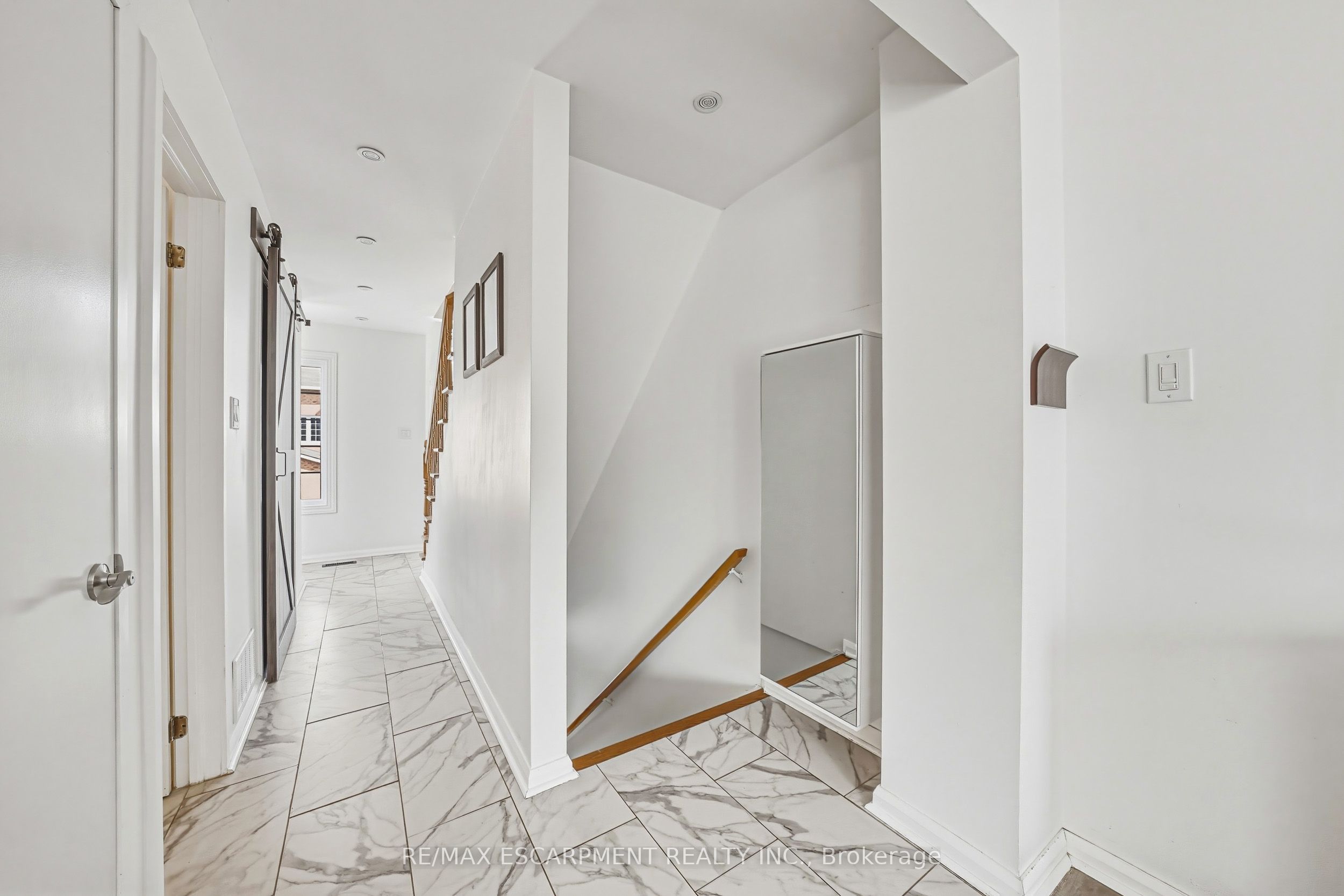 2055 Walkers Line 242