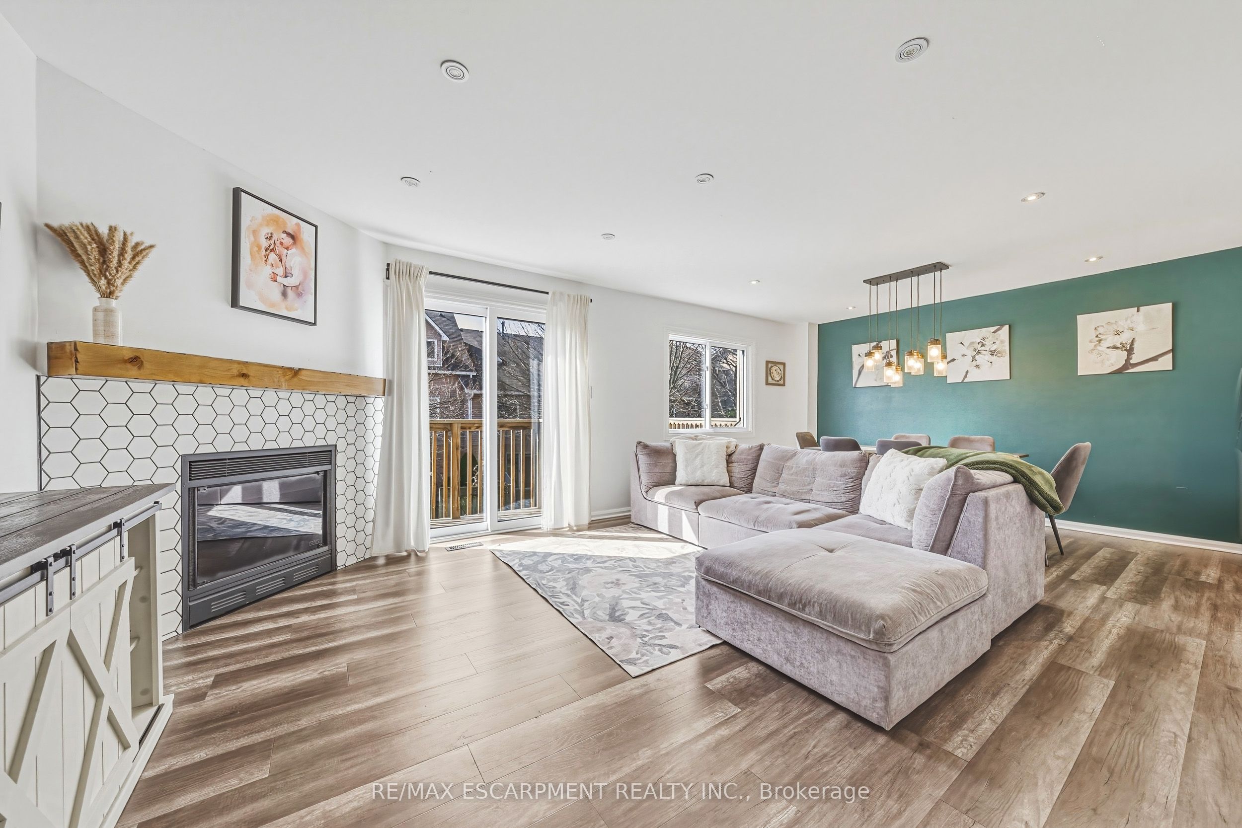 2055 Walkers Line 242