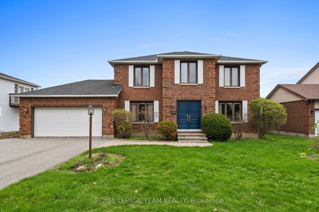 Photo of 28 Parmalea Crescent, Country Place - Pineglen - Crestview and Area, ON K2E 7J2 (MLS # X13104906)