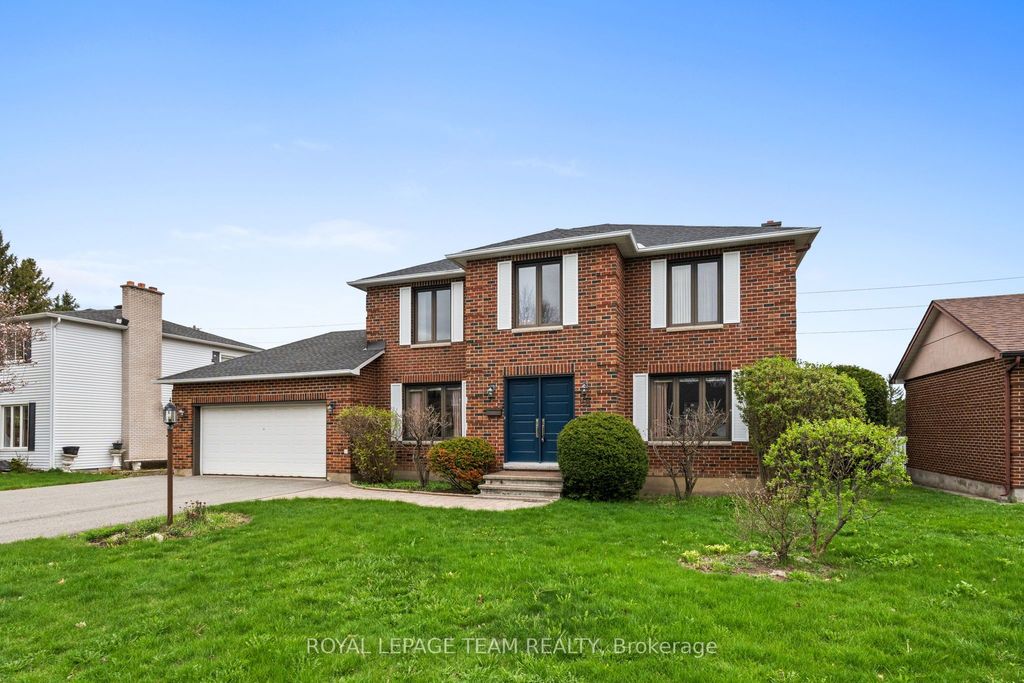 Photo of 28 Parmalea Crescent, Country Place - Pineglen - Crestview and Area, ON K2E 7J2 (MLS # X13104906)
