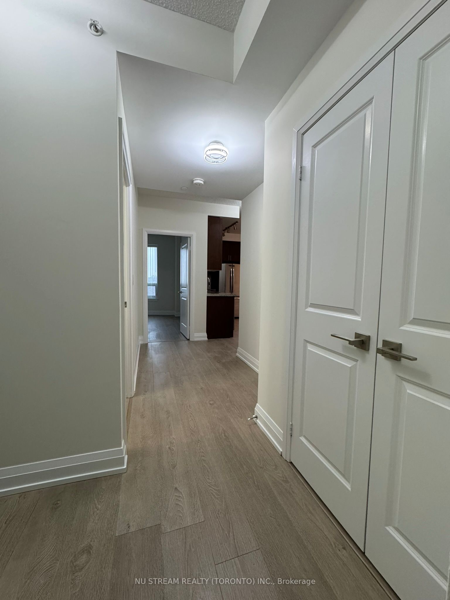 7161 Yonge Street 2525