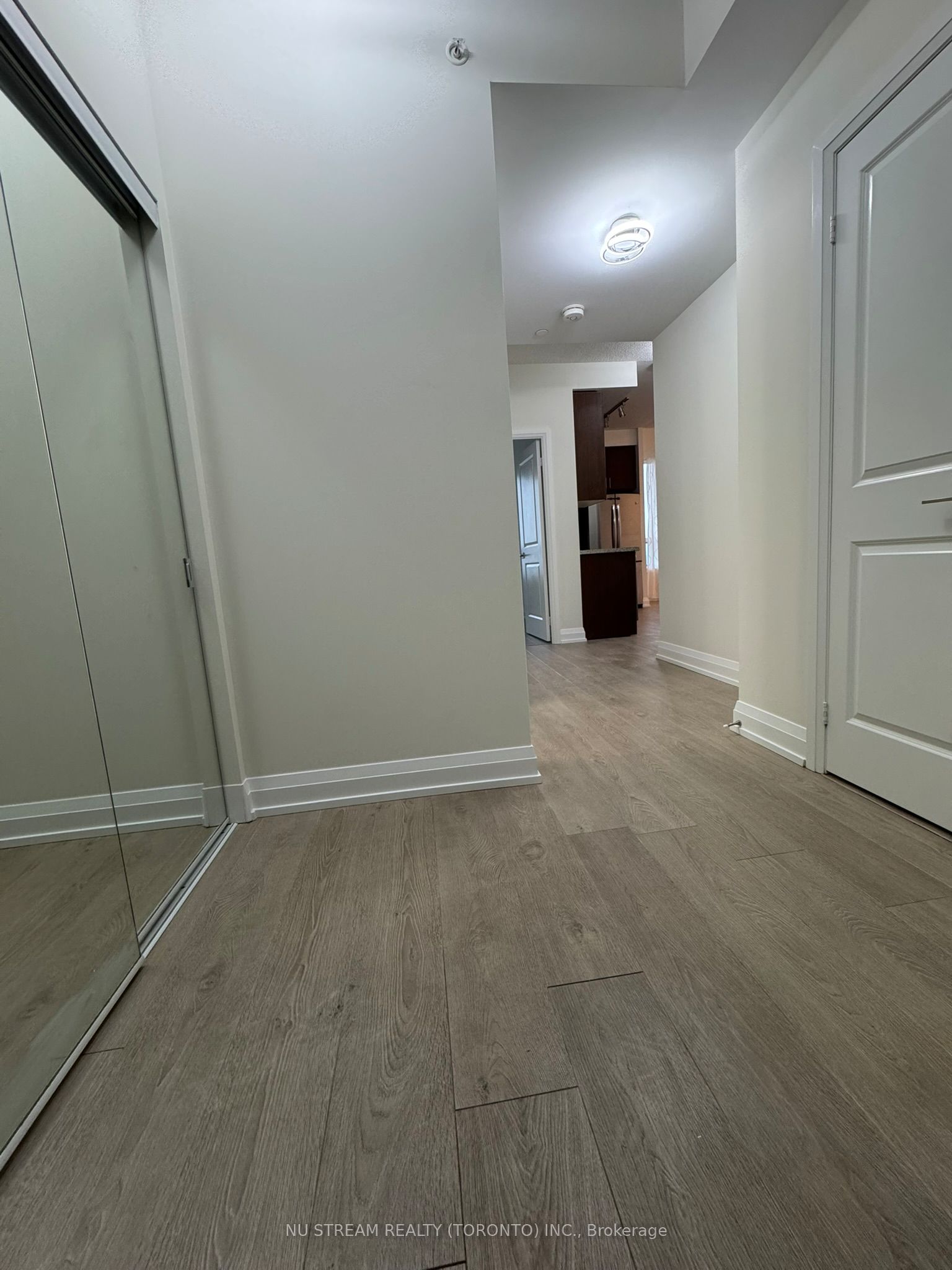 7161 Yonge Street 2525