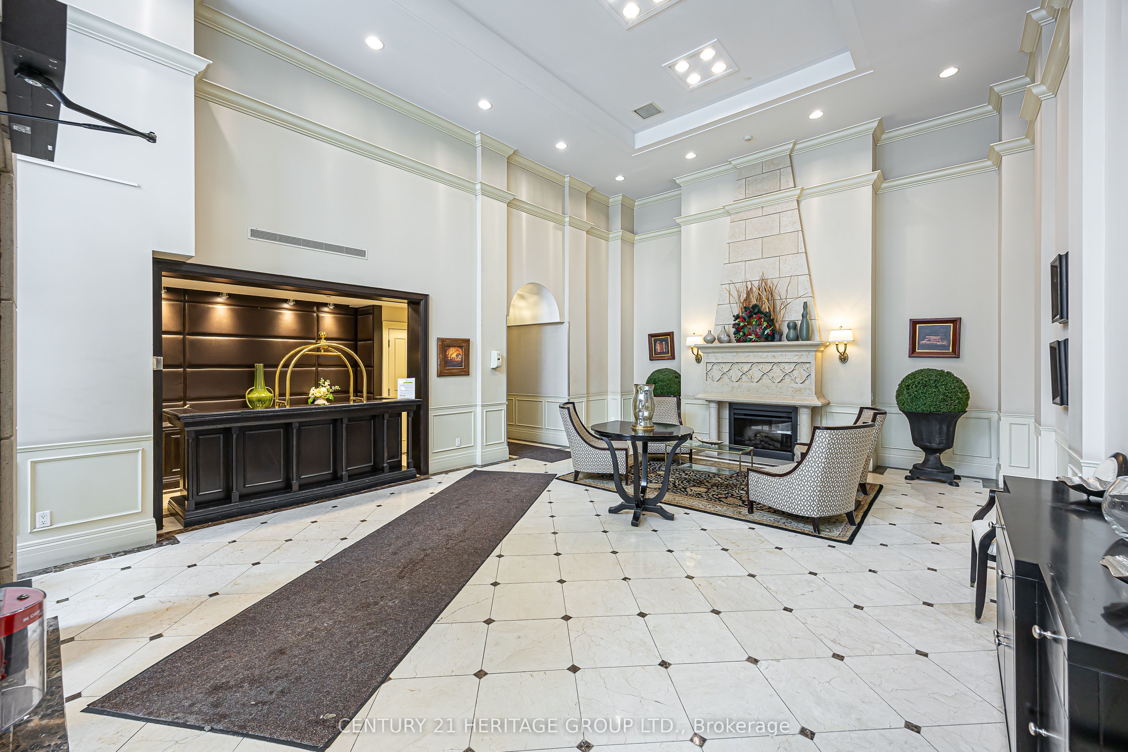 310 Red Maple Road 211