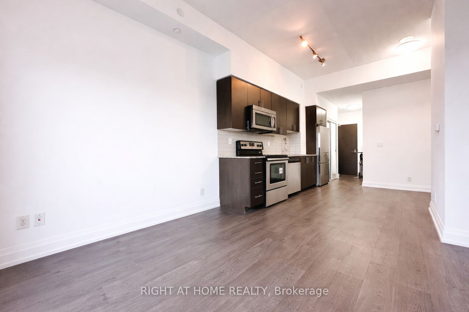 7900 Bathurst Street 628