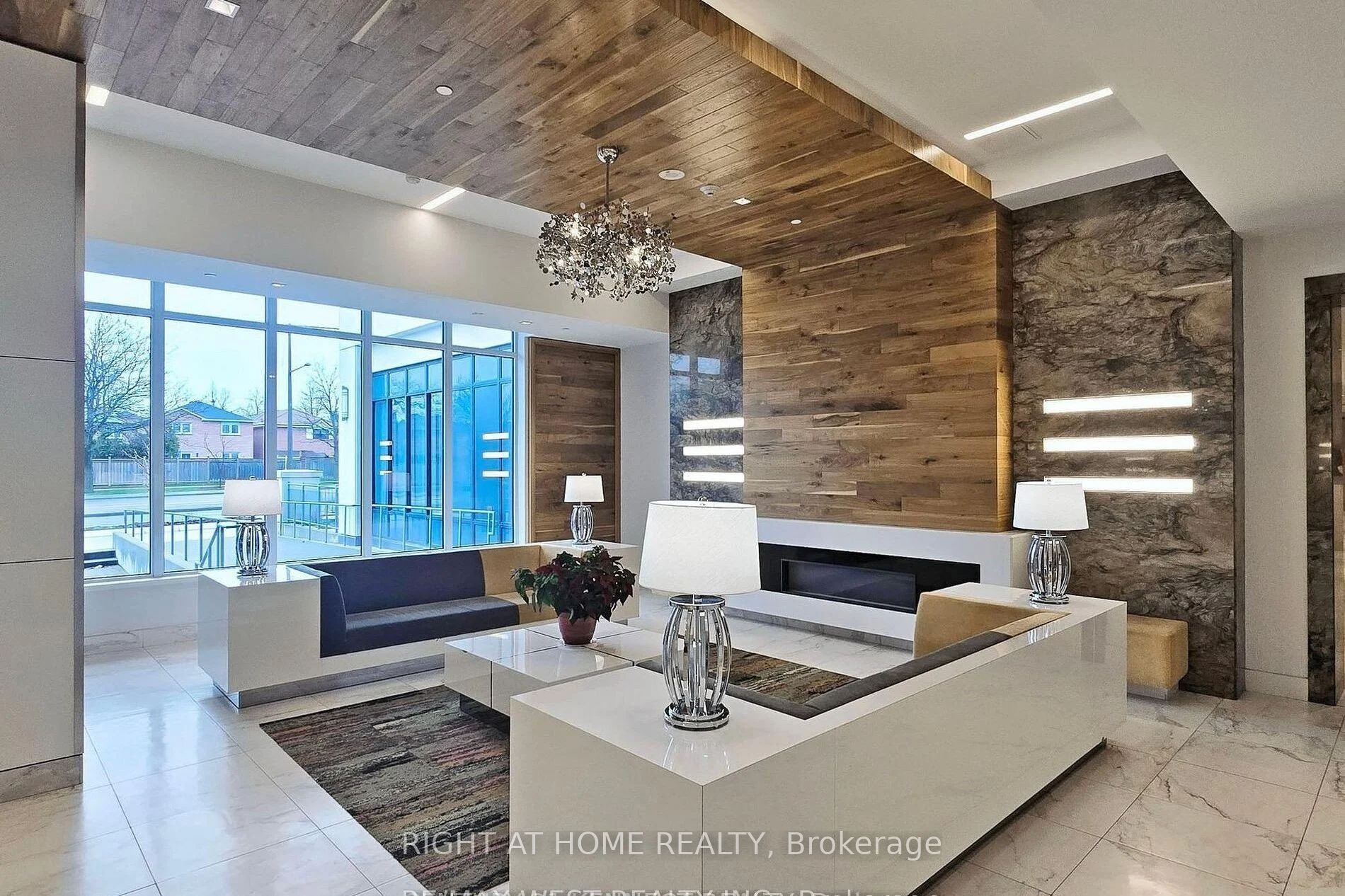 7900 Bathurst Street 628