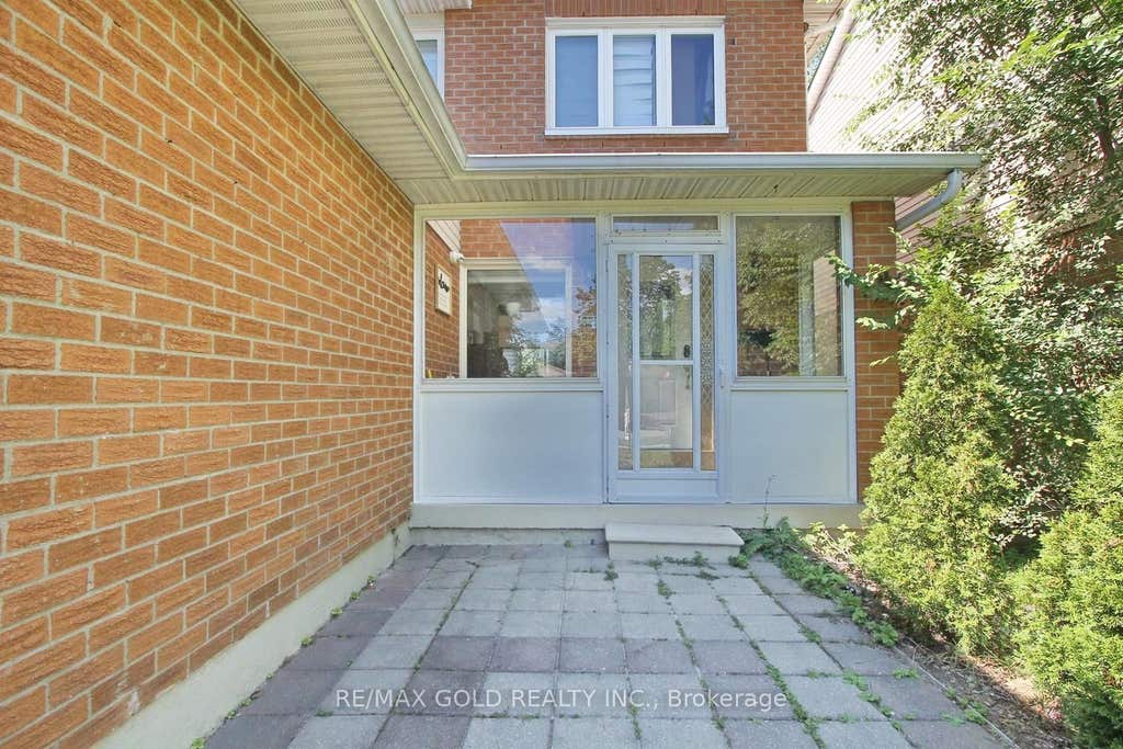 Photo of 4 Summertime Court, Brampton, ON L6Z 2B4 (MLS # W13652908)