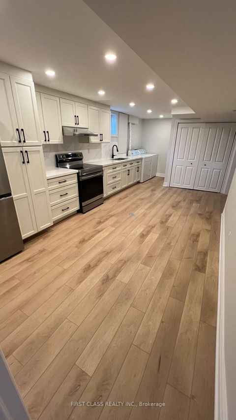 989 McBride Avenue BASEMENT Mississauga ON L5C 1M2