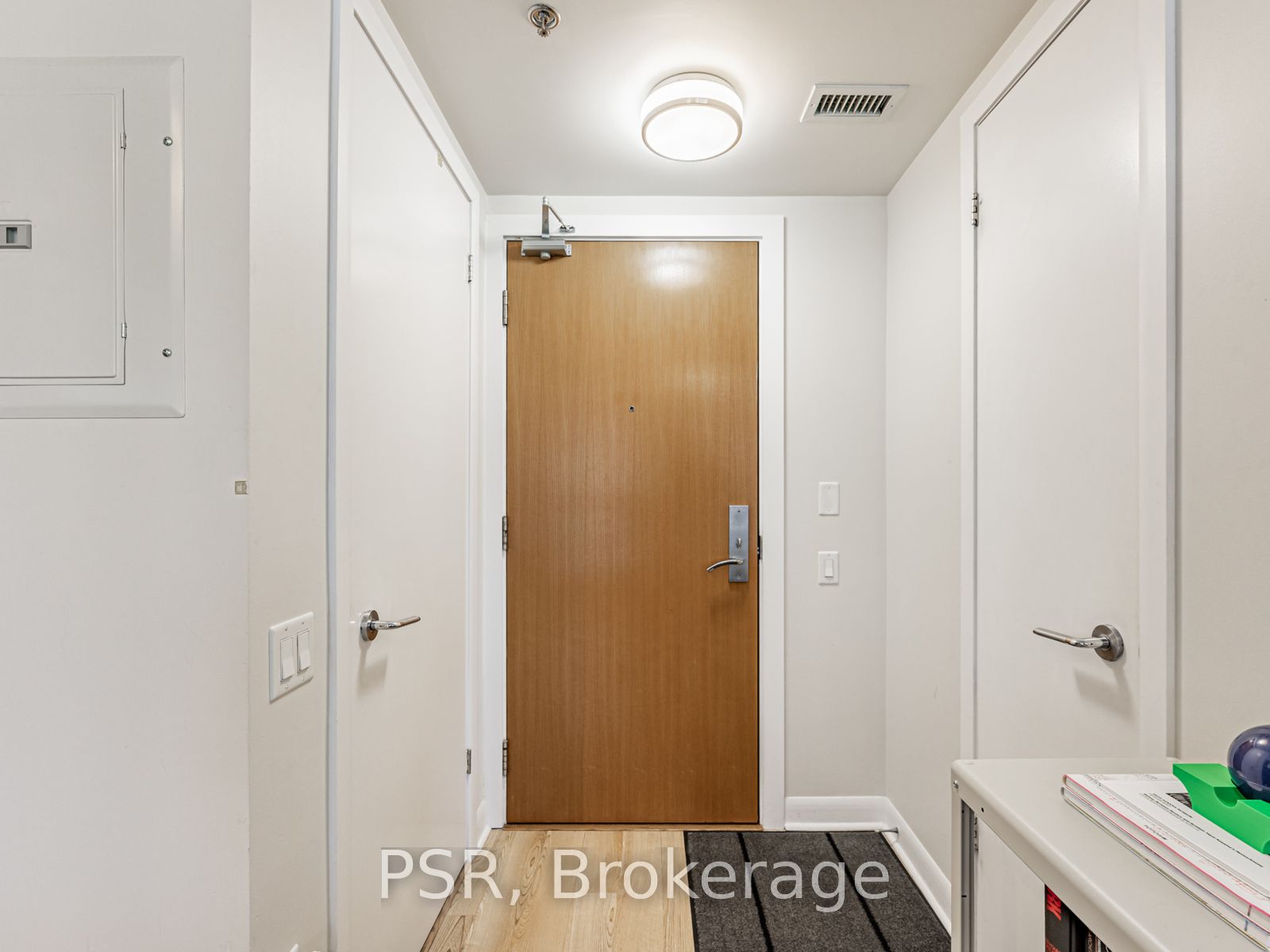 375 King Street W 801