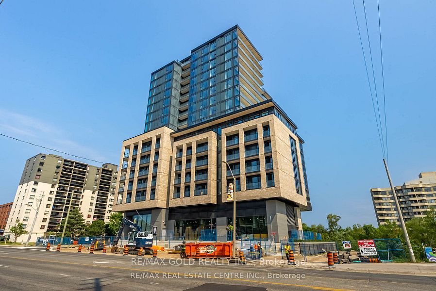 86 Dundas Street E 818