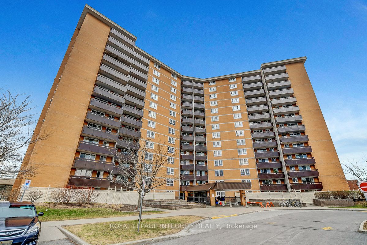 Photo 1 of 39 — 2000 Jasmine Crescent 206, Beacon Hill North - South and Area, ON K1J 8K4