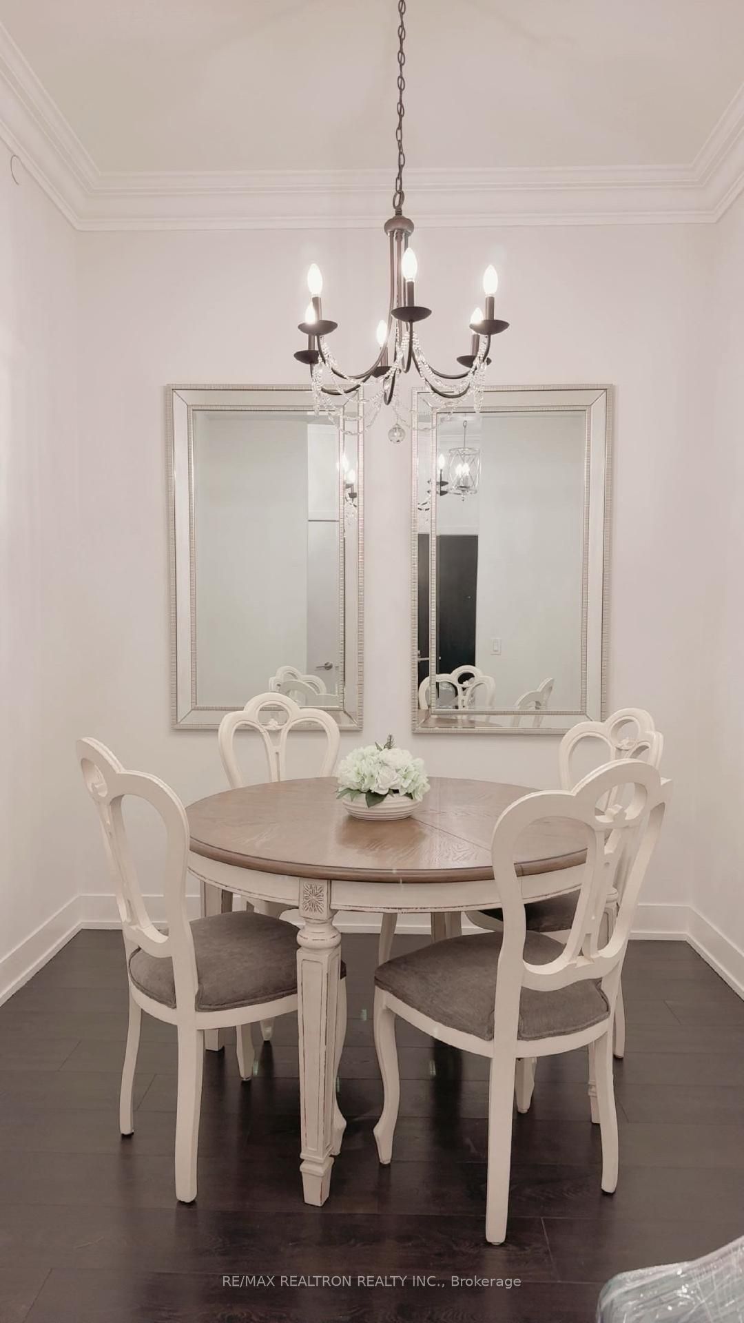 9471 Yonge Street 709