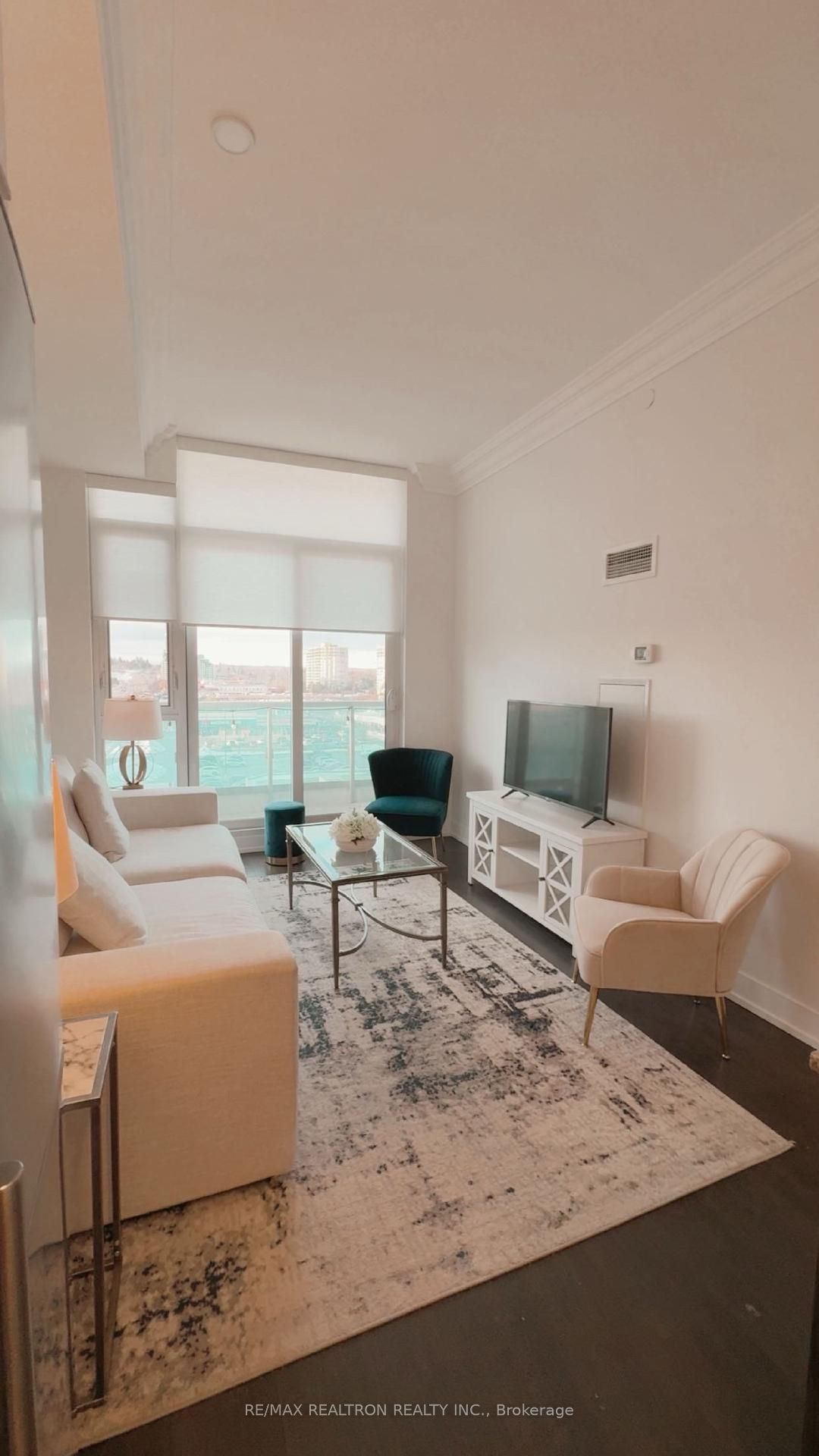 9471 Yonge Street 709