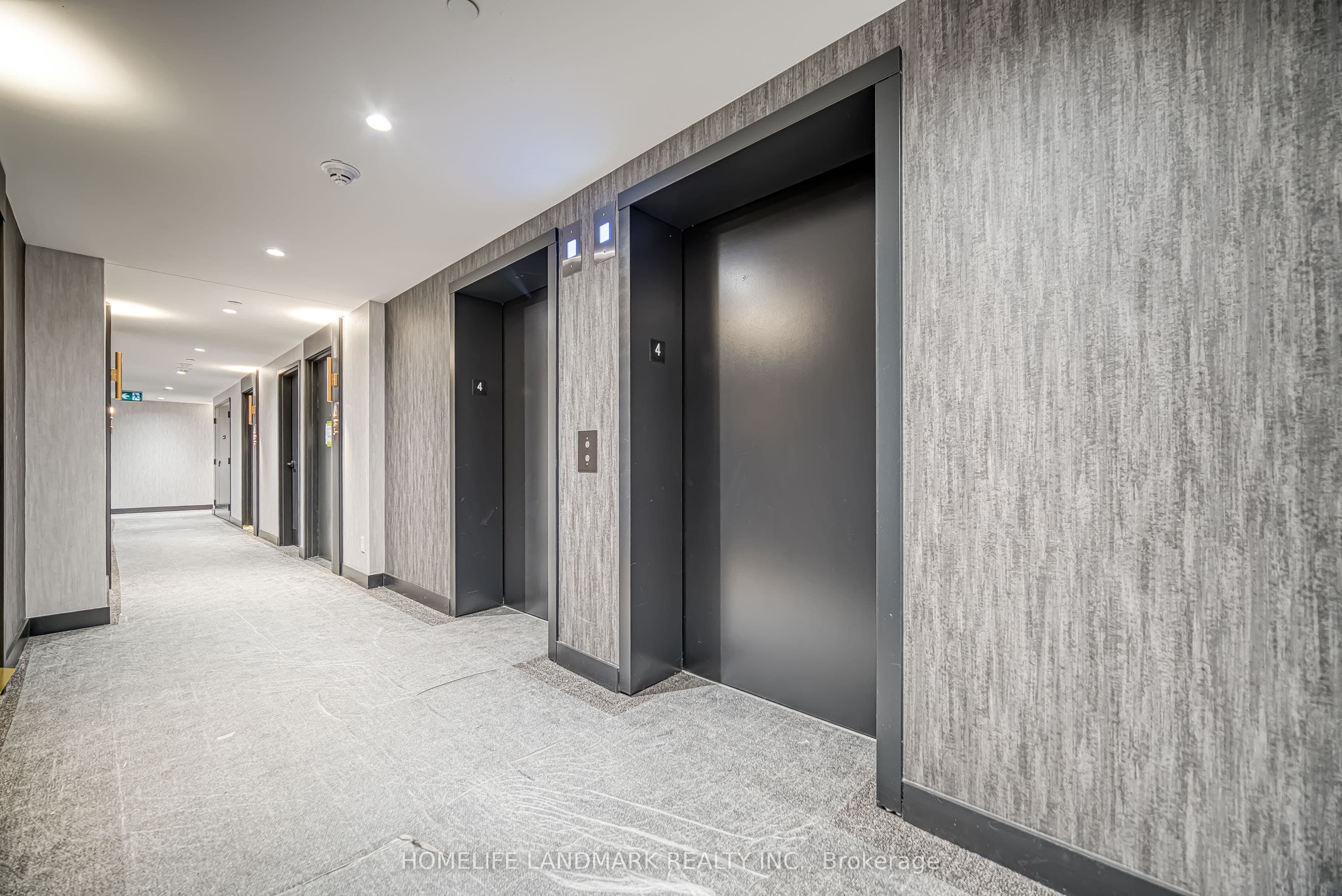 1200 Dundas Street W 407