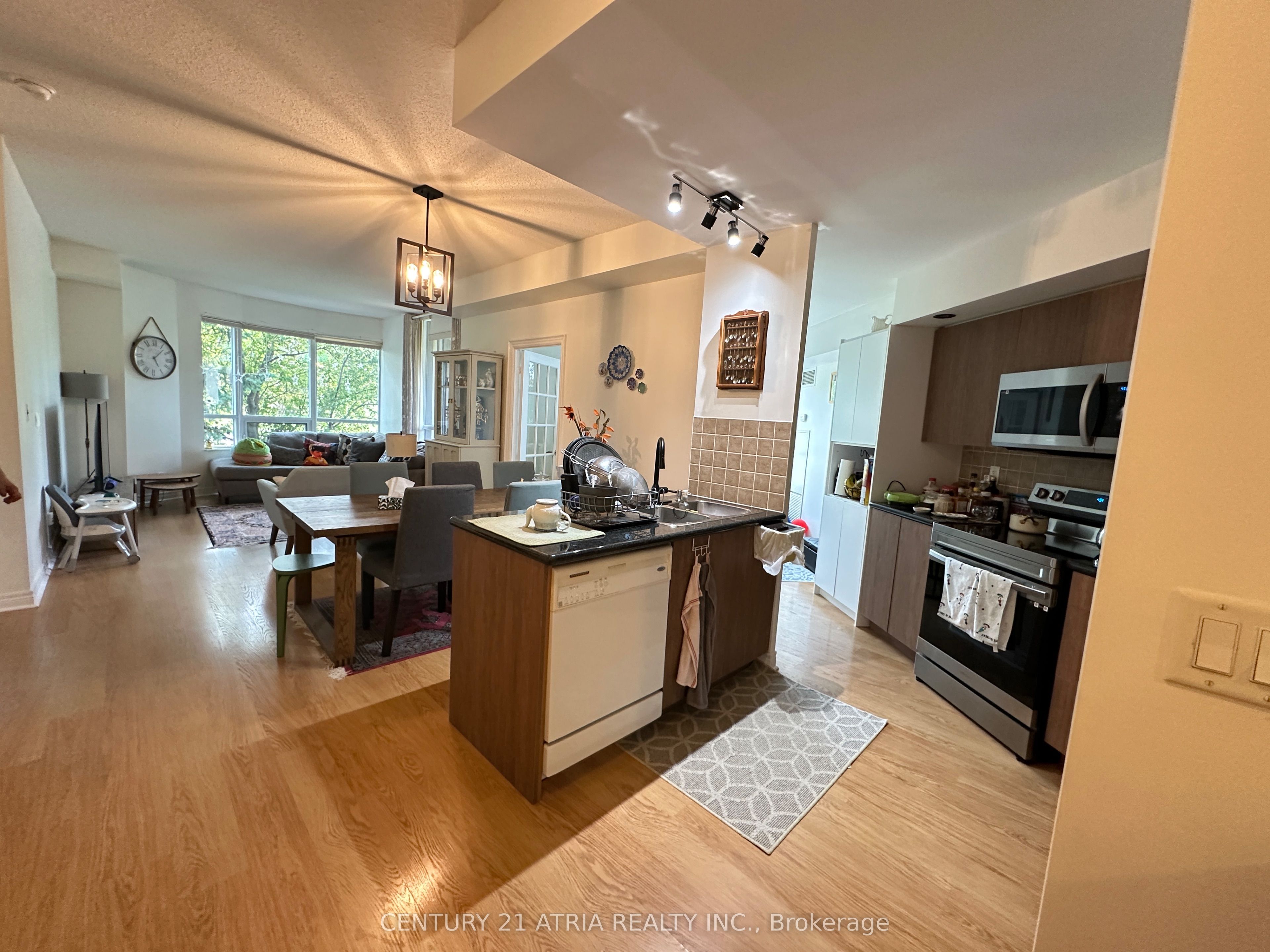33 Cox Boulevard 213