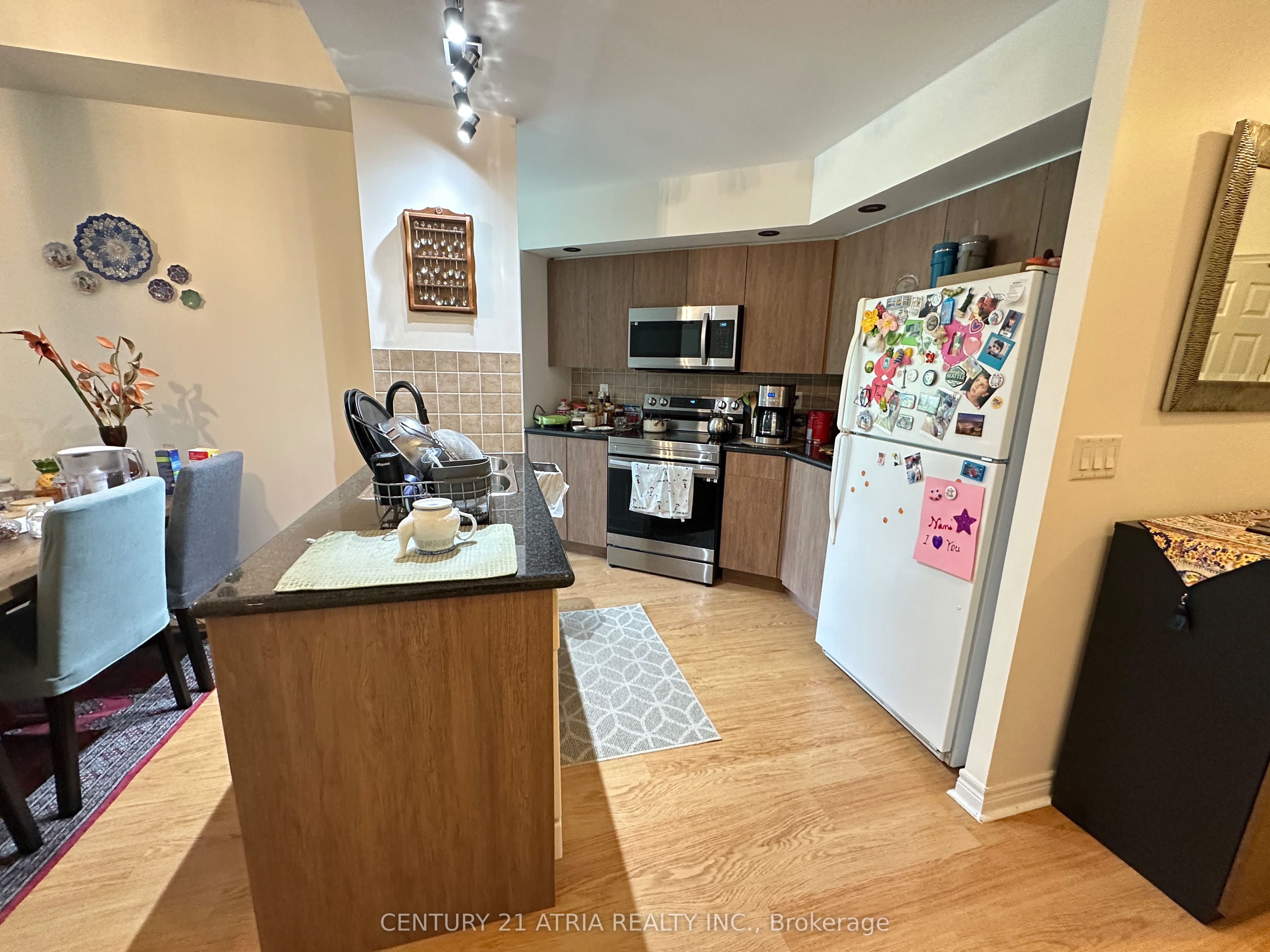 33 Cox Boulevard 213