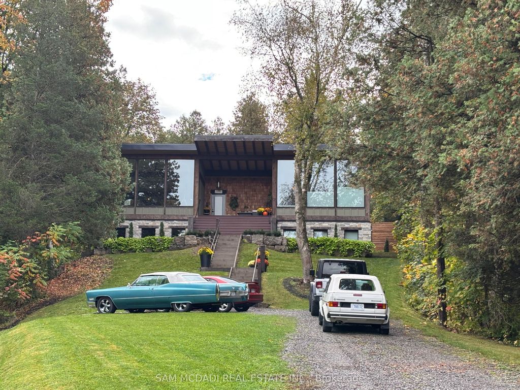 Photo of 2084 Grand Boulevard, Burlington, ON L7P 0N1 (MLS # W12851256)