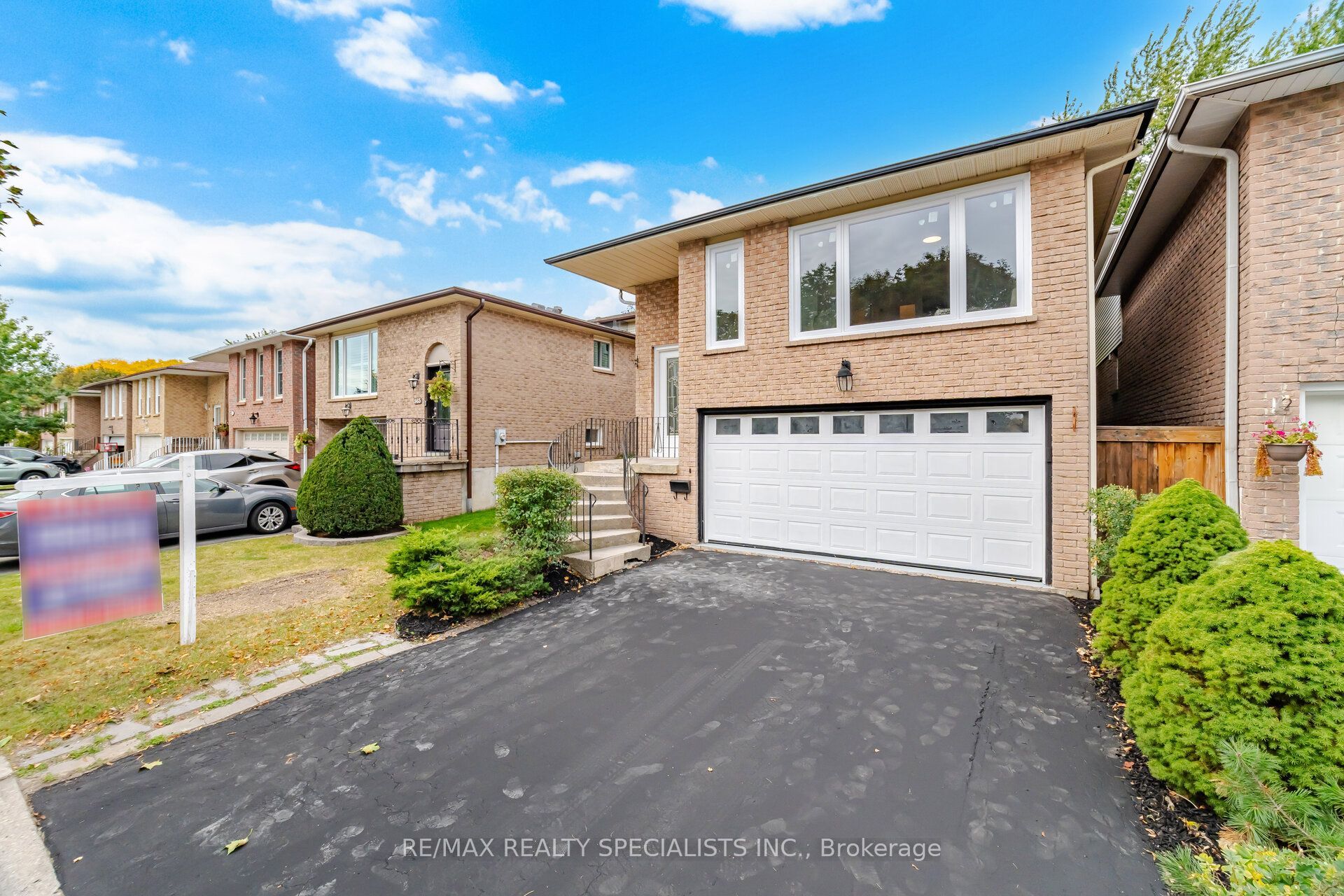 565 Hayward Crescent