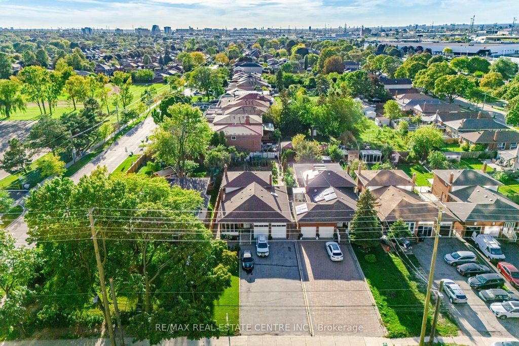 Photo of 2108 Islington Avenue, Toronto, ON M9P 3N9 (MLS # W12443724)