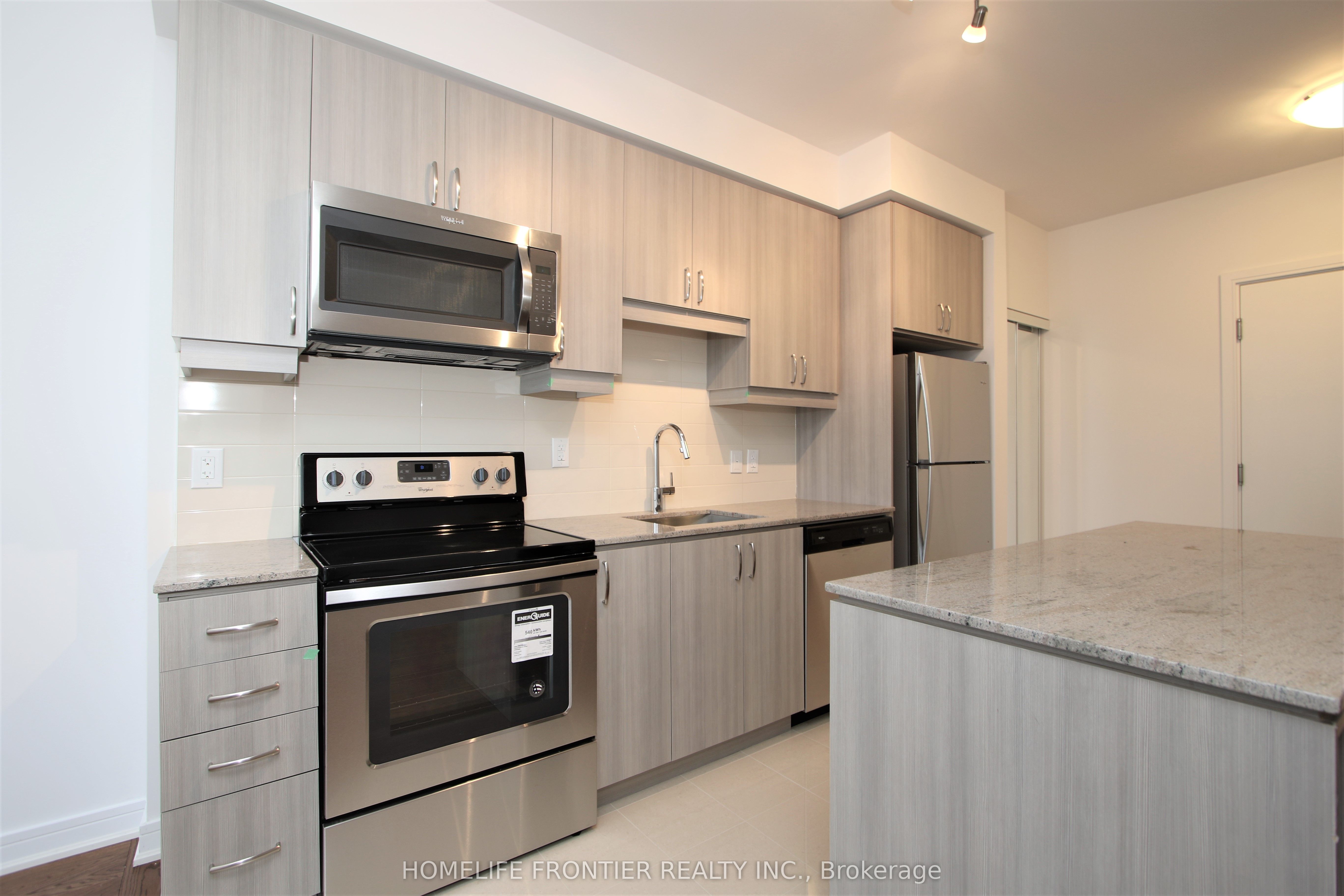 9201 Yonge Street 807