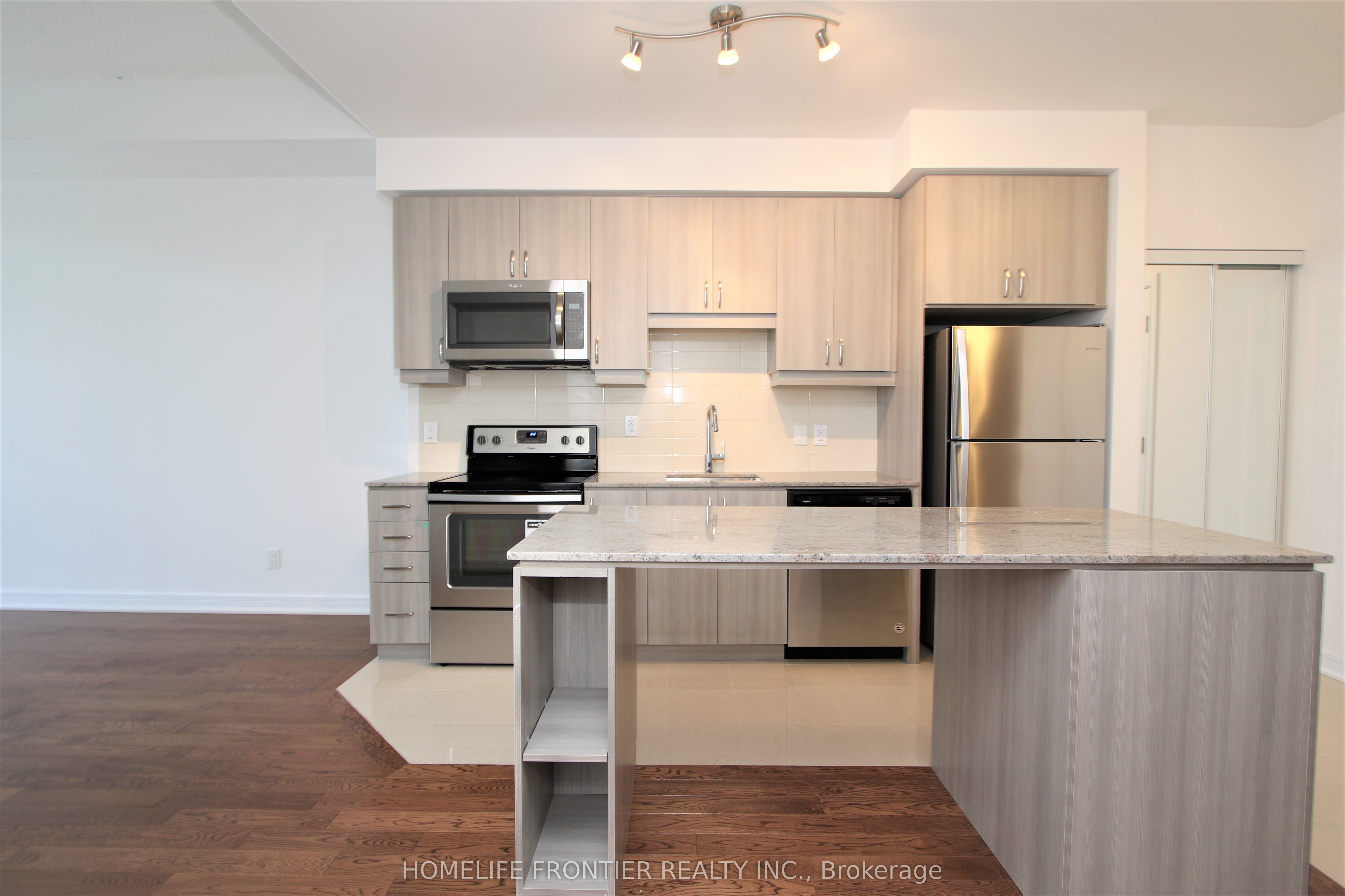 9201 Yonge Street 807