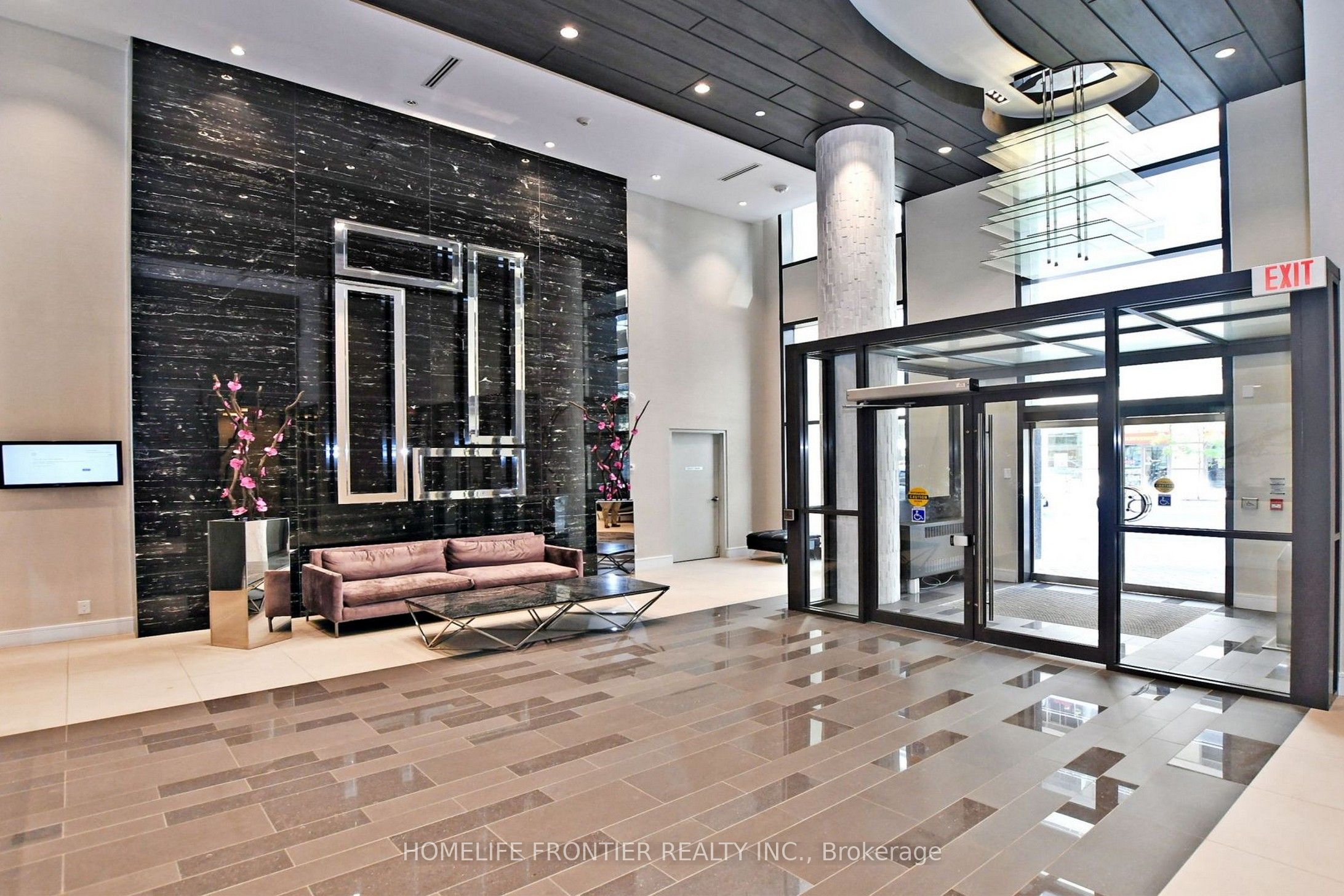 9201 Yonge Street 807