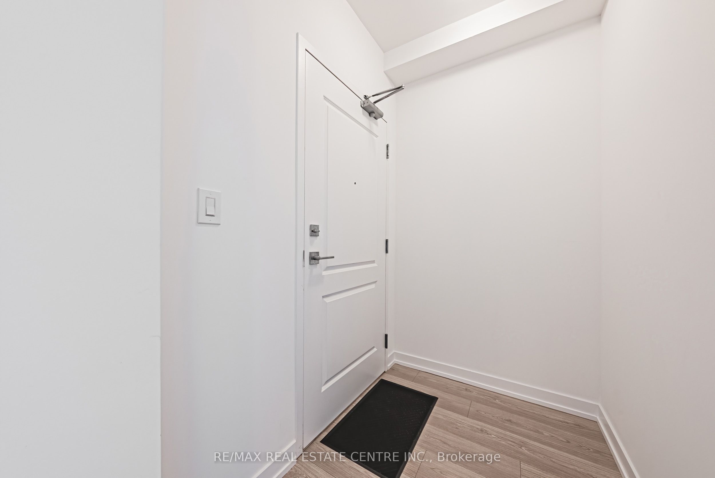 450 Dundas Street 1213