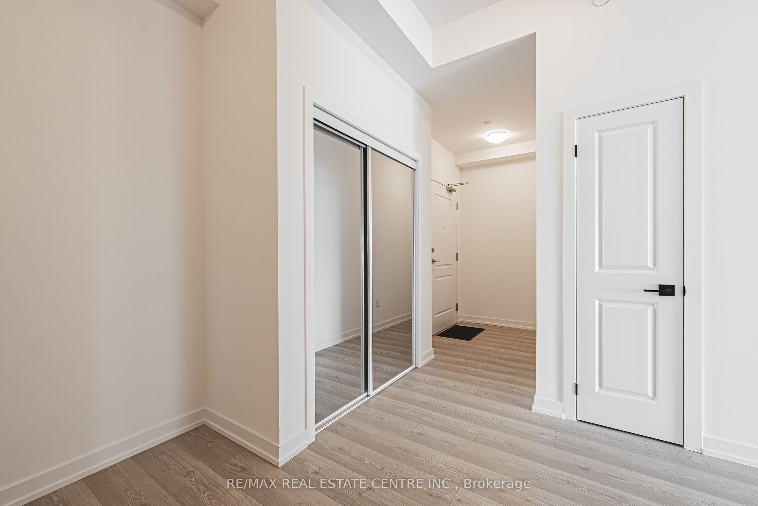 450 Dundas Street 1213