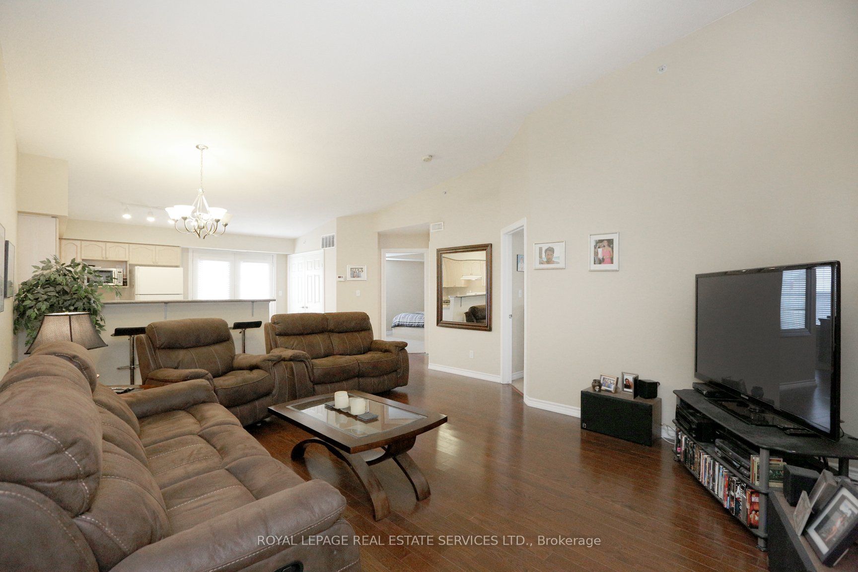 1470 Bishops Gate 402