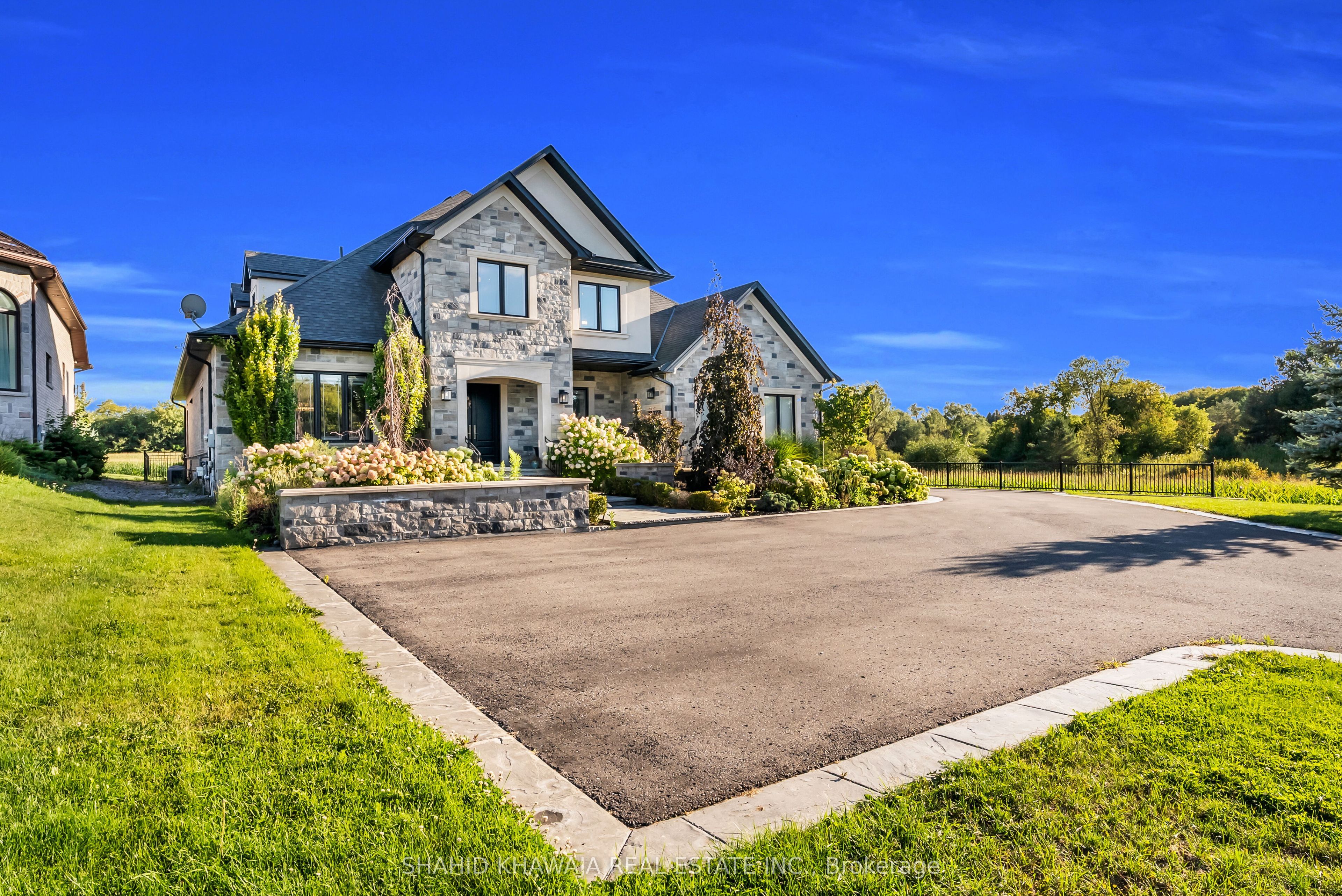 1199 Wellington Street W