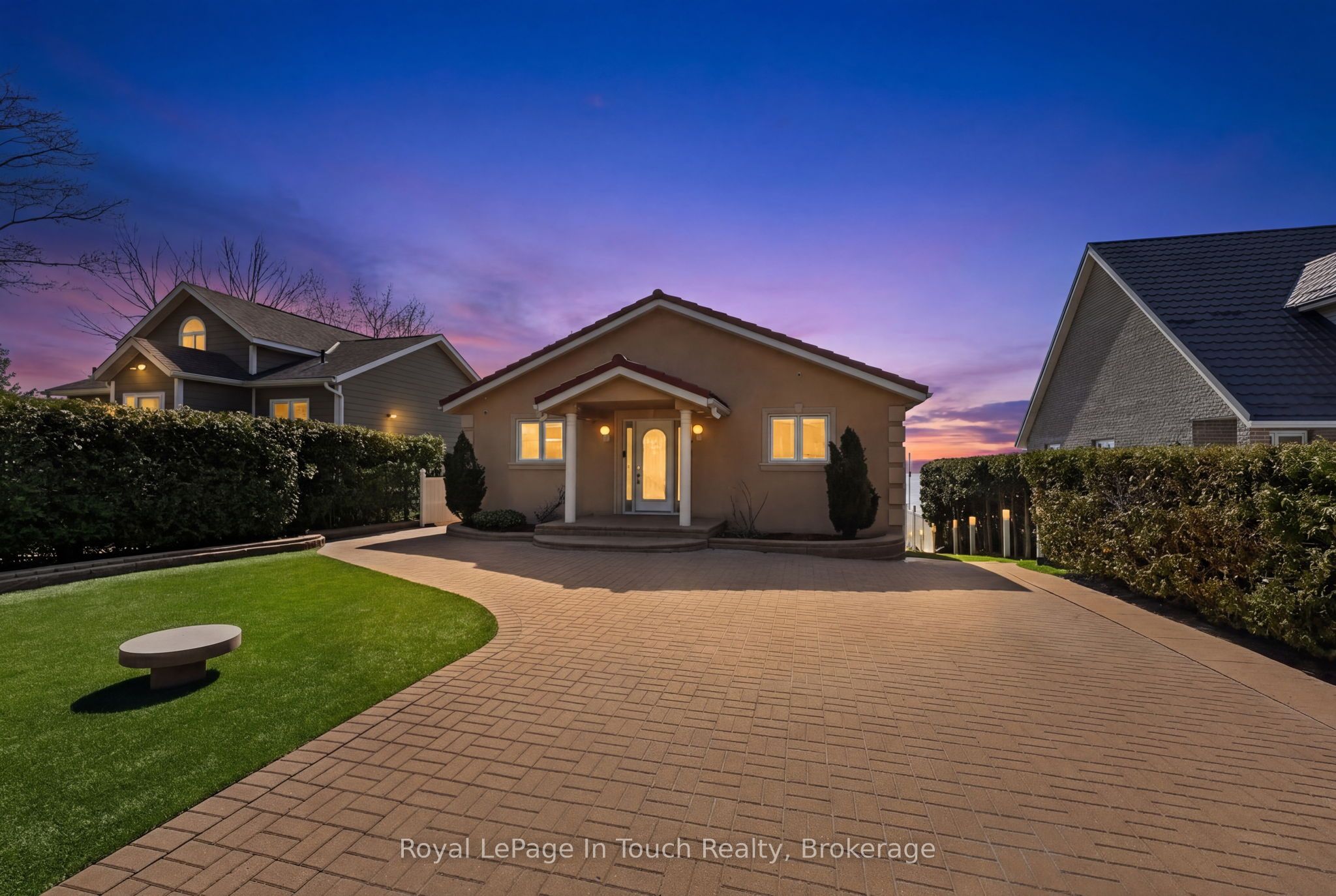 32 Tiny Beaches Road S