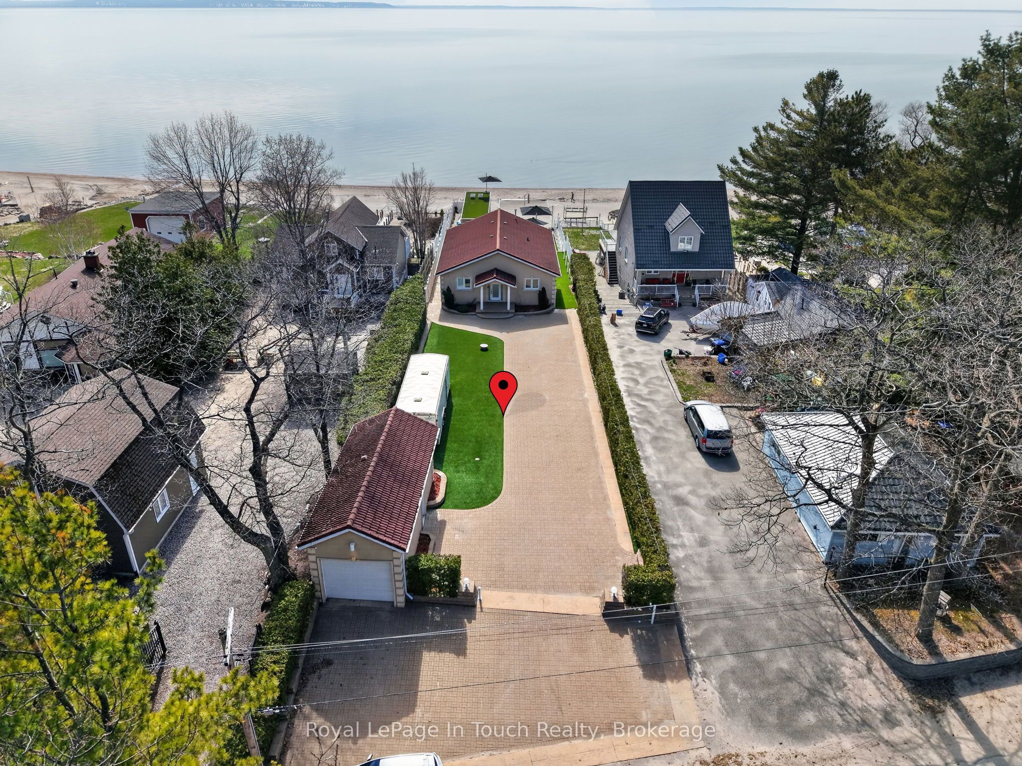 32 Tiny Beaches Road S